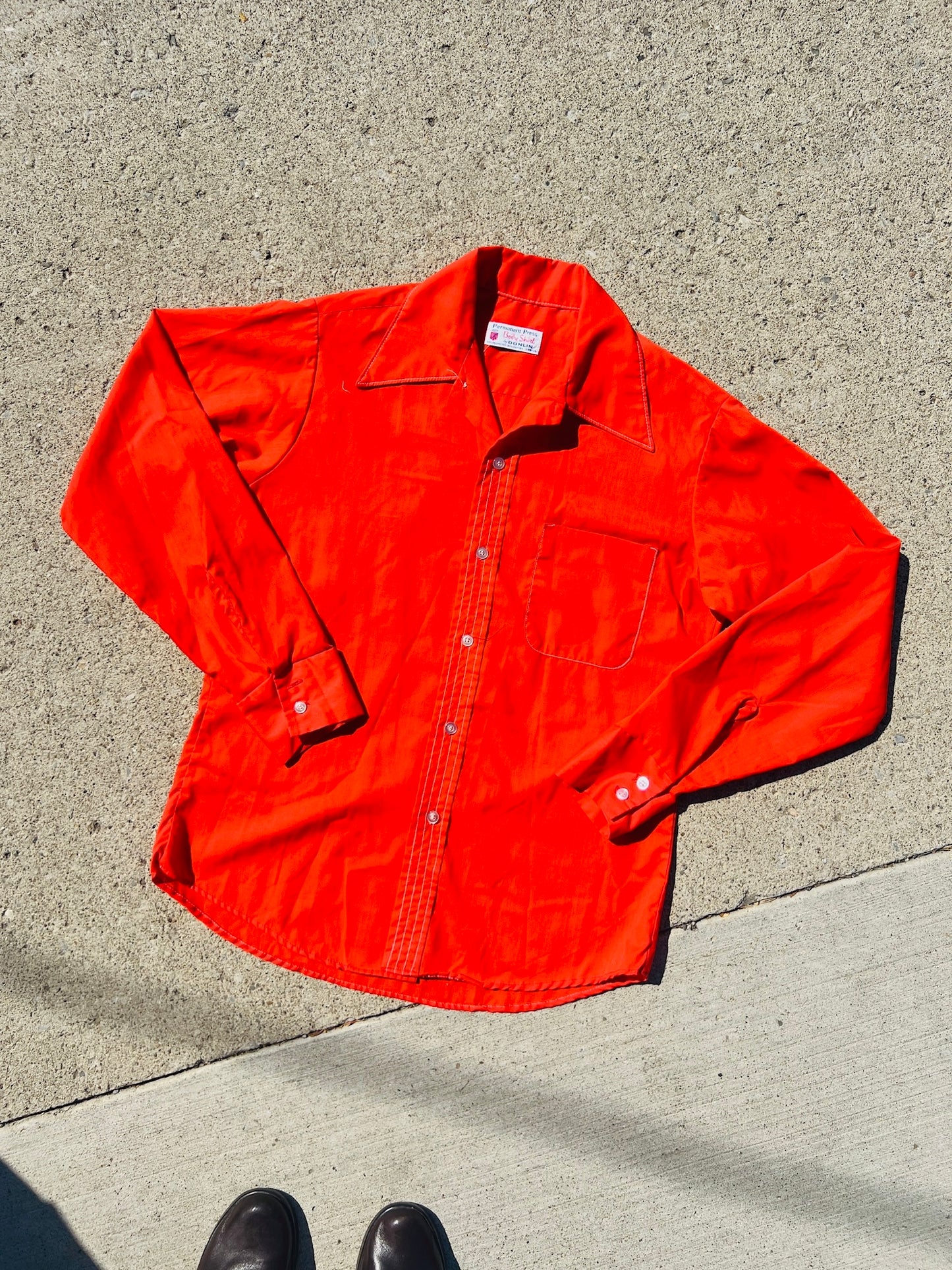 Vintage 1960s Donlin Red Dagger Collar Button Up Shirt