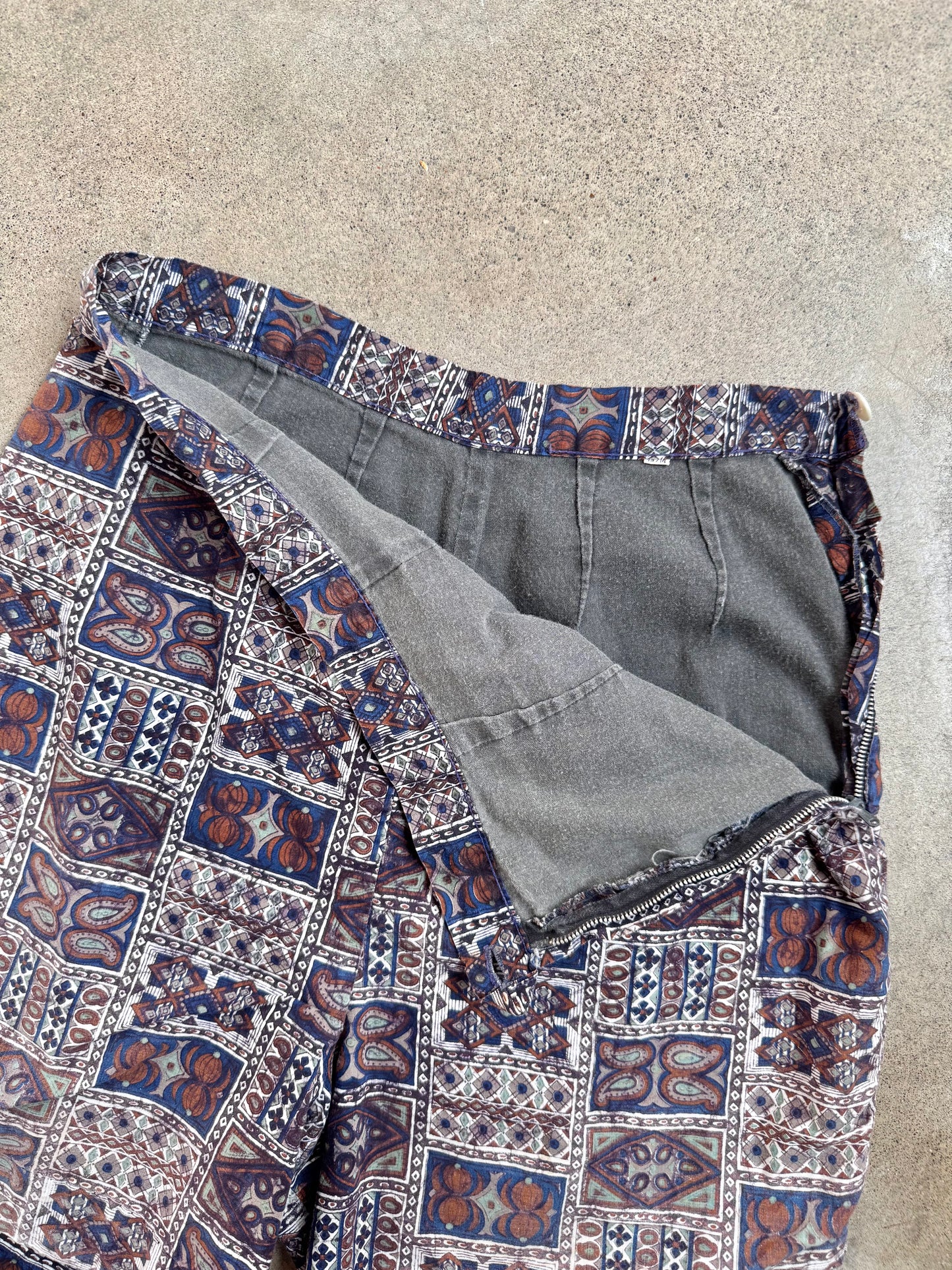 Vintage 1960s Paisley Print High-Waisted Cotton Shorts | Waist 28”