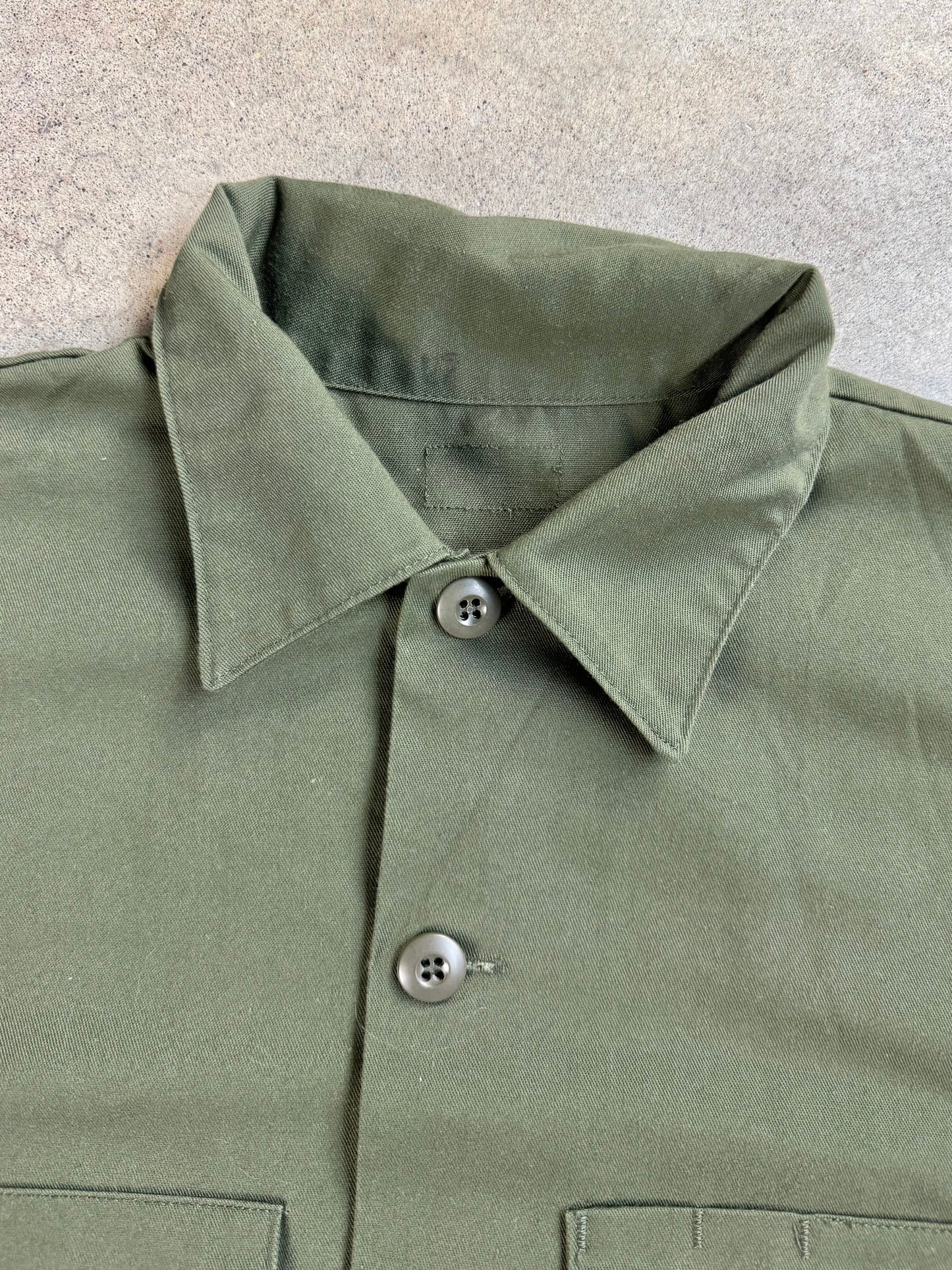Vintage 1970s Vietnam Era Military OG-507 Green Utility Shirt | Large