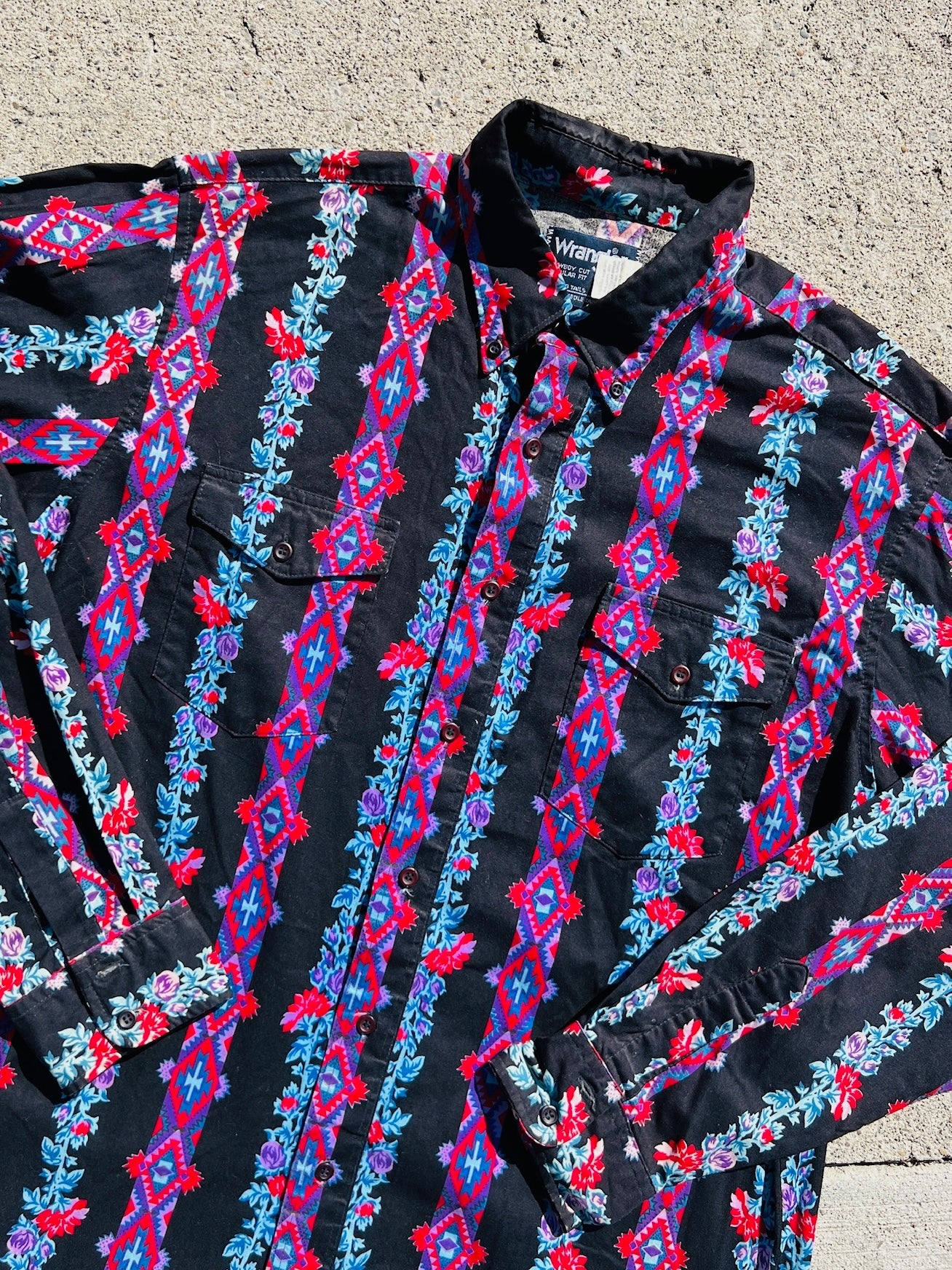 Vintage 1980s Wrangler Southwestern Button Down Shirt | L/XL