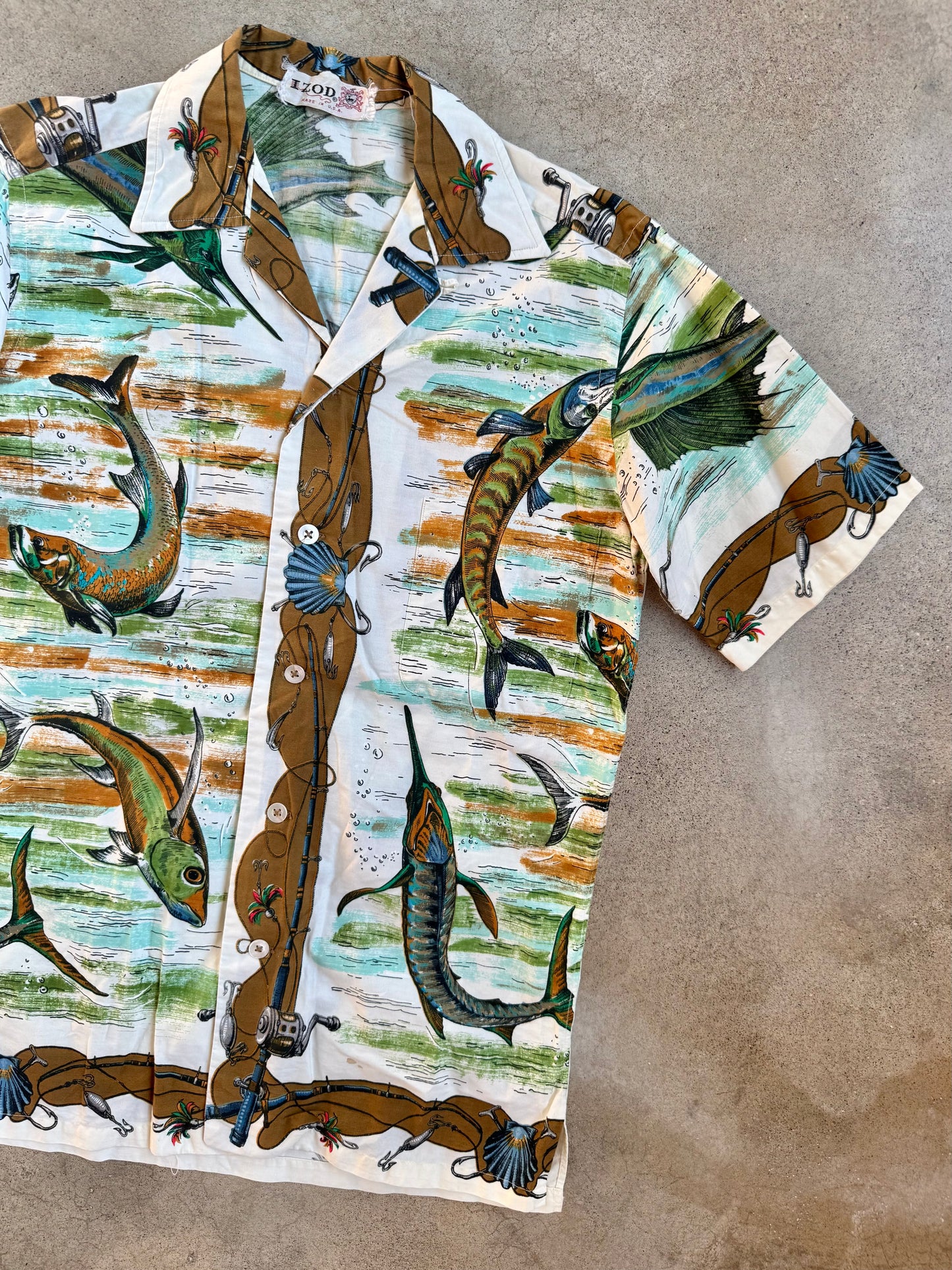 Vintage 1960s Izod Novelty Fishing Print Short Sleeve Camp Shirt | Small