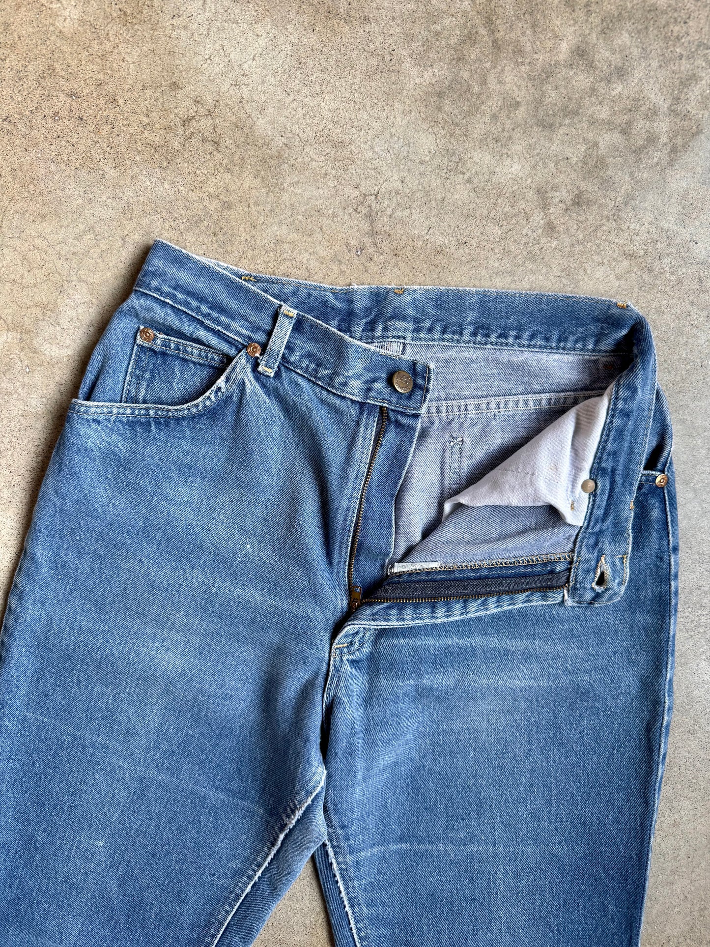 Vintage 1980s Lee Medium Wash High-Waisted Straight-Leg Jeans | Waist 29”
