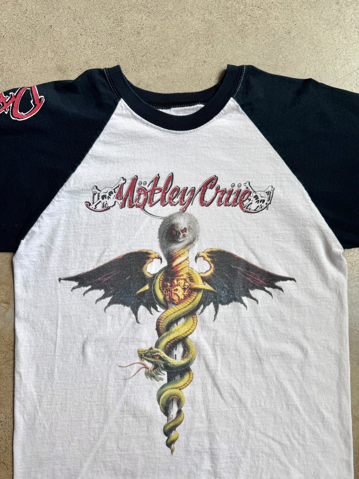 Vintage-Style Mötley Crüe Dr. Feelgood Raglan Tee | Small