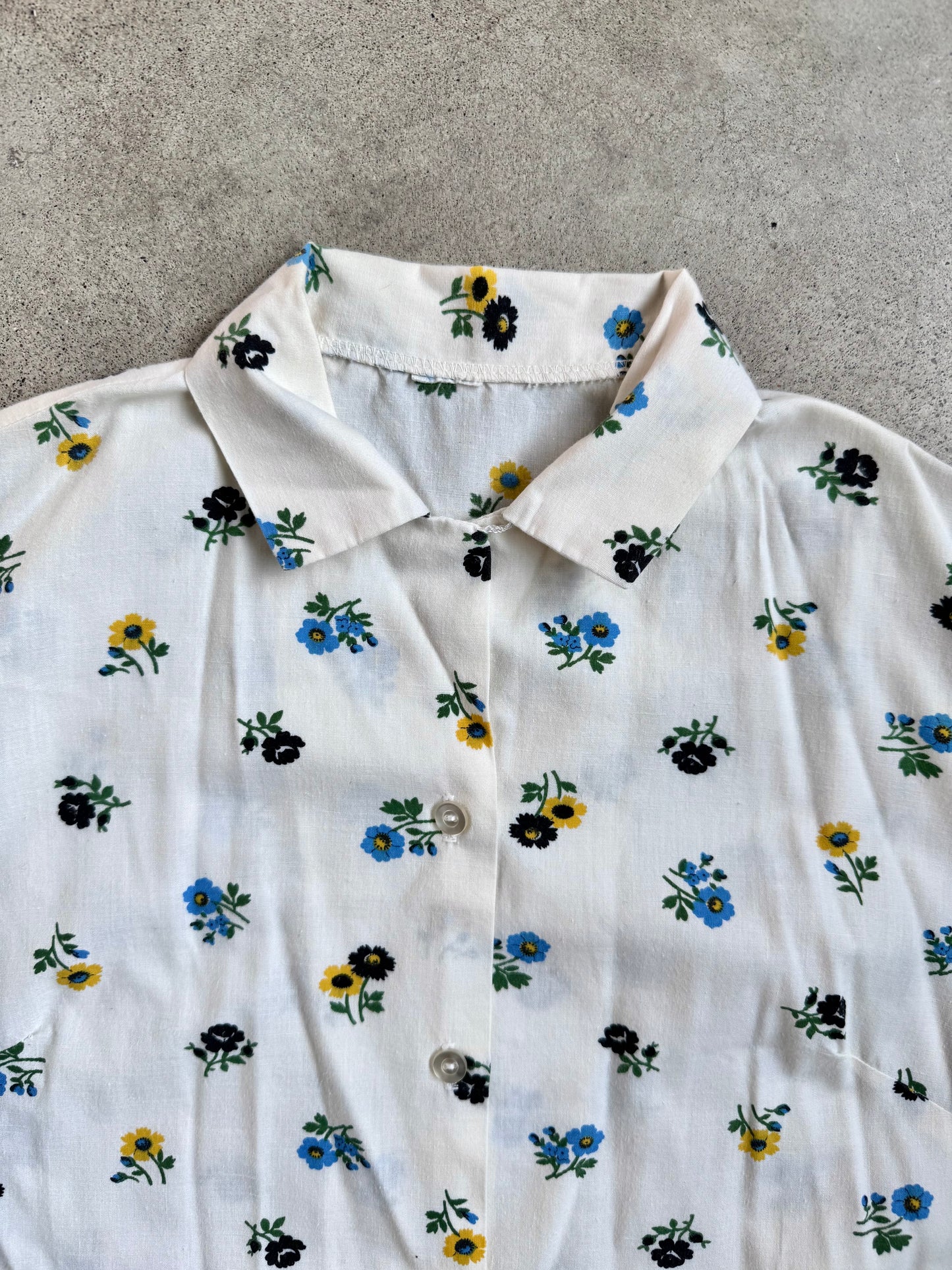 Vintage 1970s White Floral Pattern Short Sleeve Blouse | Medium