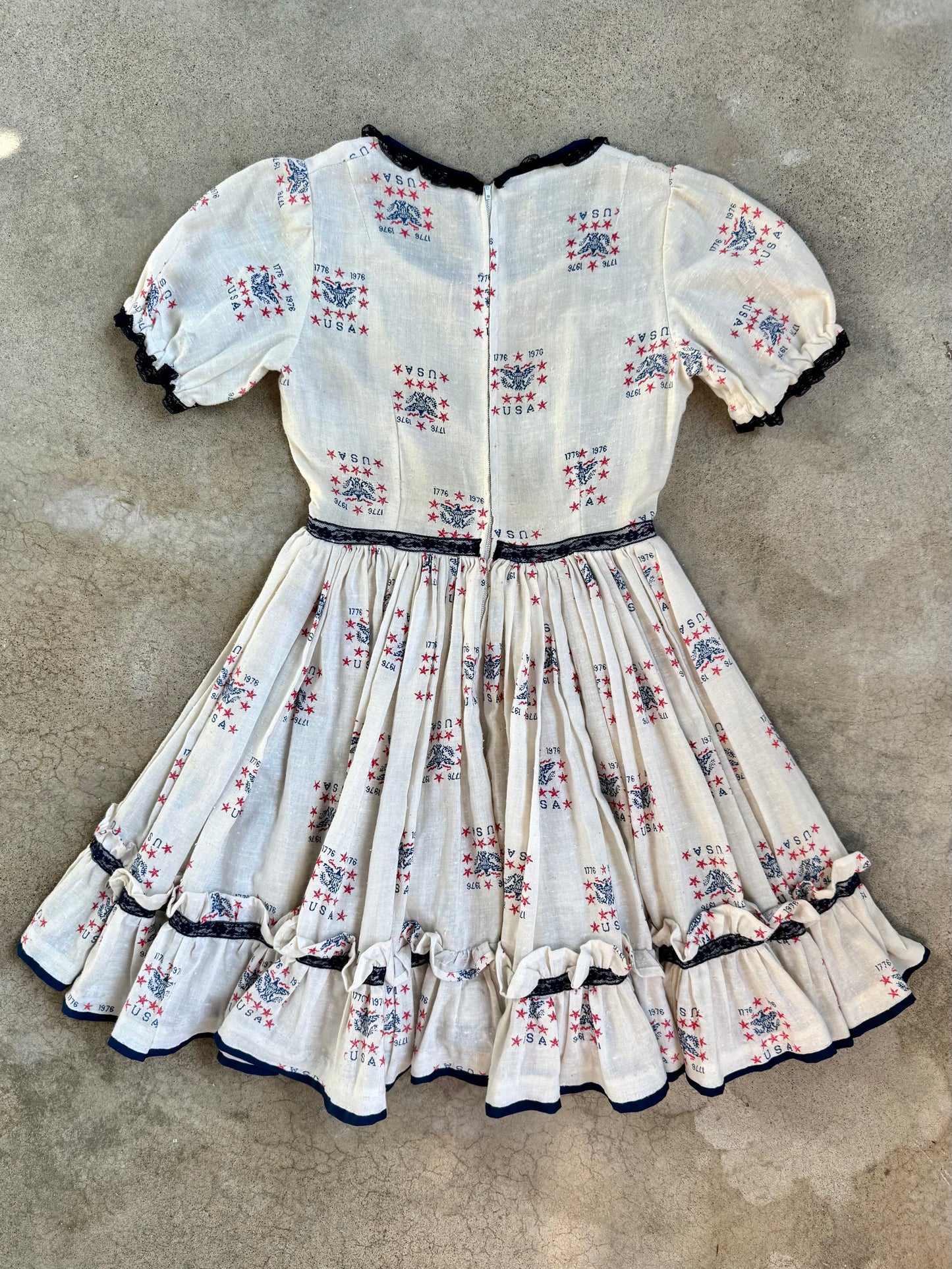 Vintage 1970s USA Bicentennial Pattern Short Sleeve Prairie Dress | Small