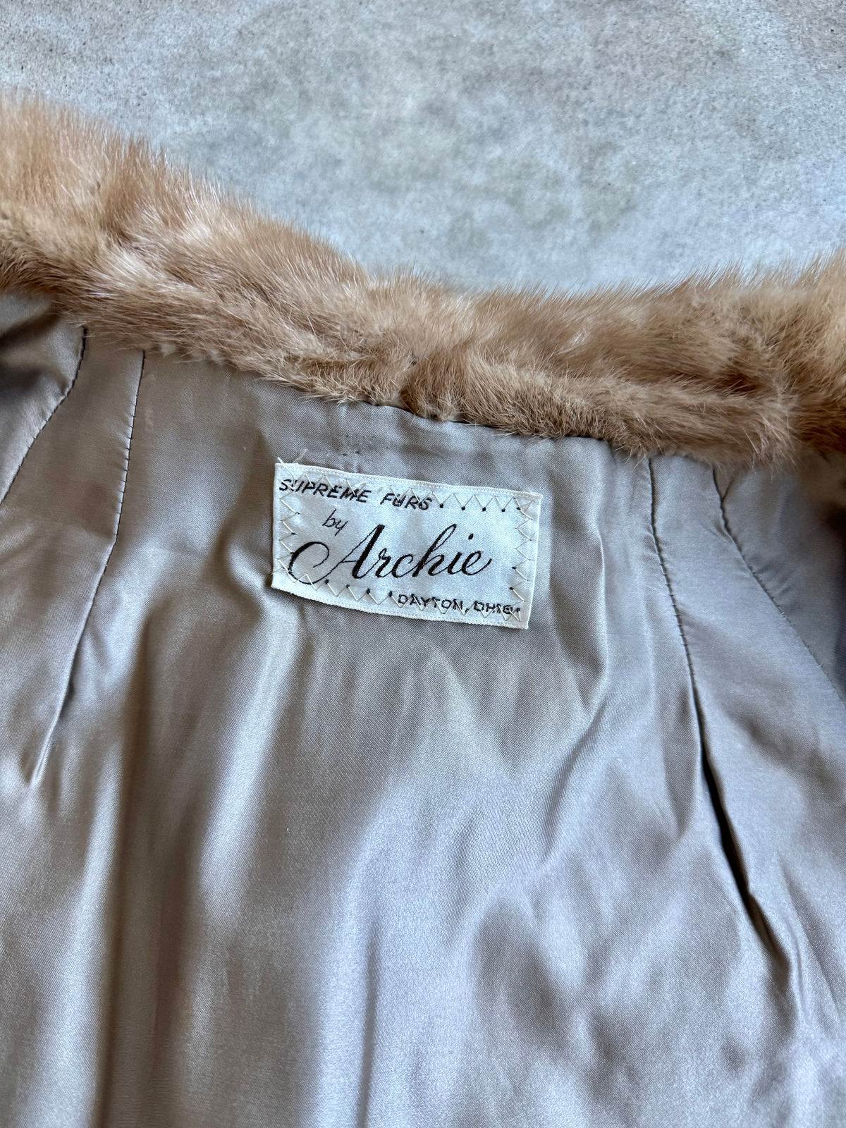 Vintage 1950s Supreme Furs by Archie Brown Blonde Mink Fur Coat | Medium