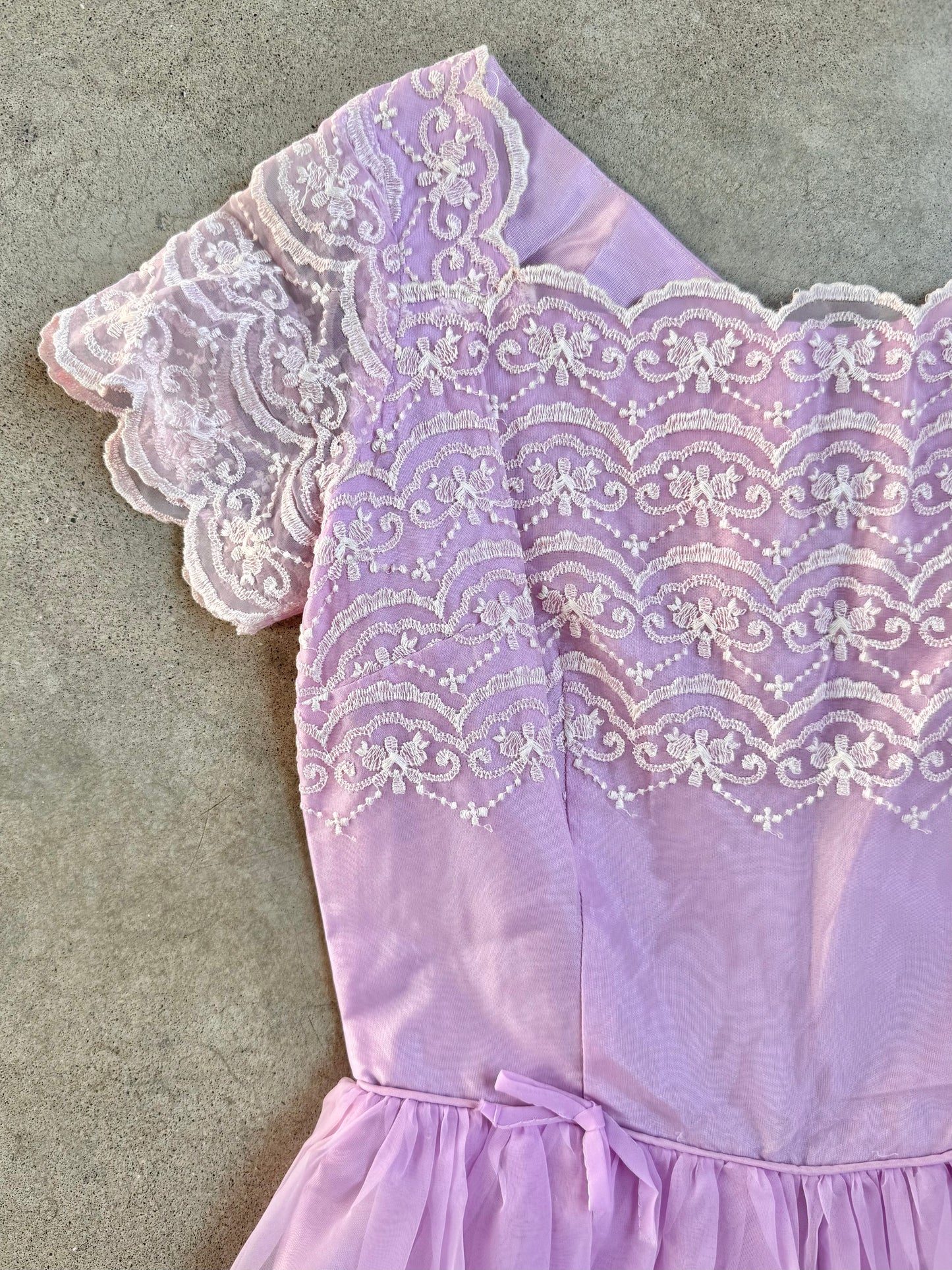 Vintage 1950s Lilac Floral Embroidered Pleated Party Dress | Small