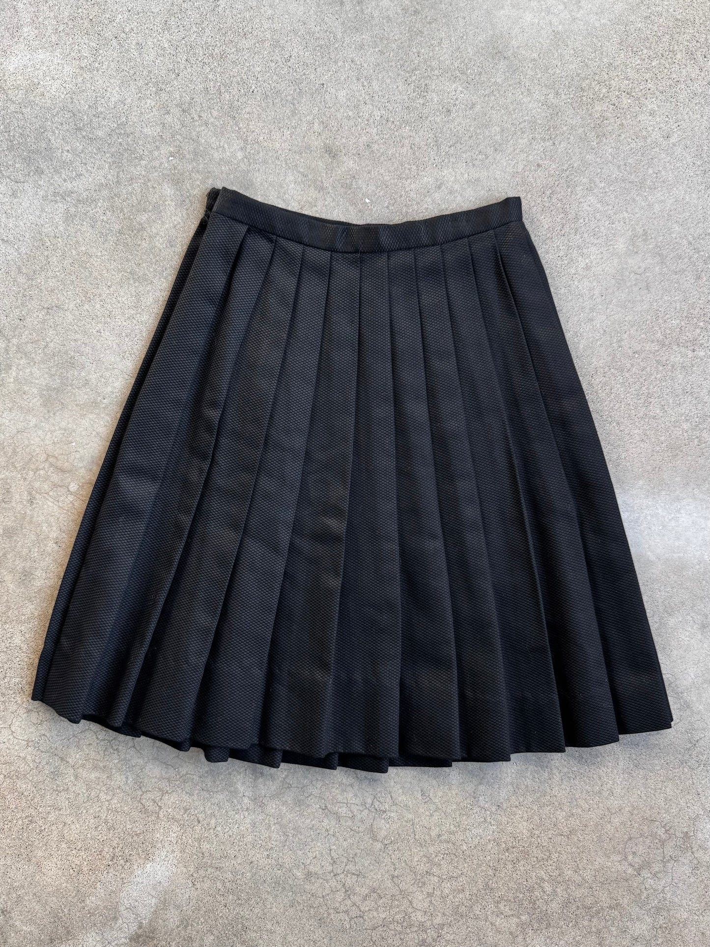 Vintage 1970s Black Knee-Length Pleated Skirt | XS