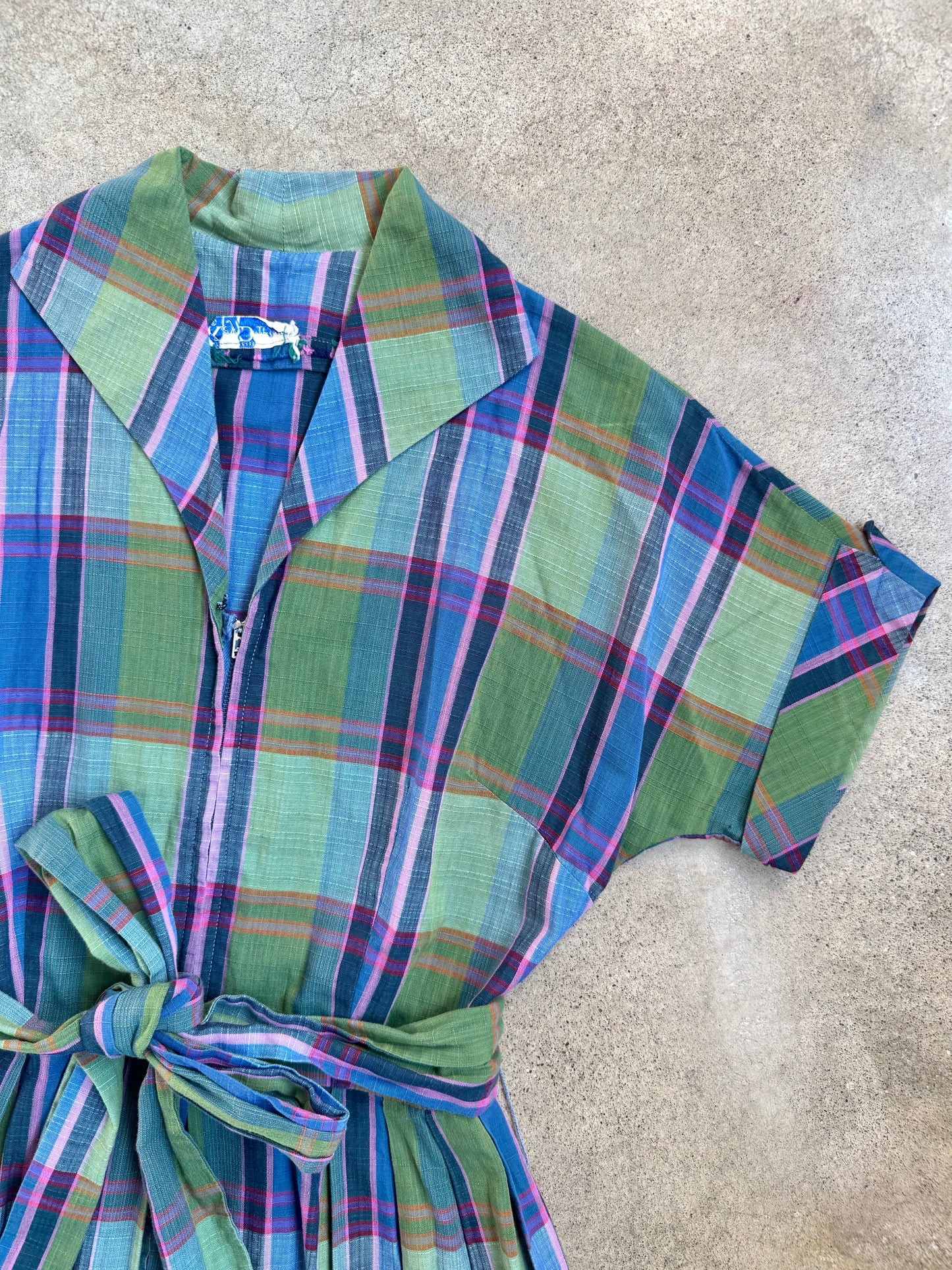 Vintage 1950s Kay Dunhill Plaid Zip-Front Short Sleeve Pleated Dress | XS/S