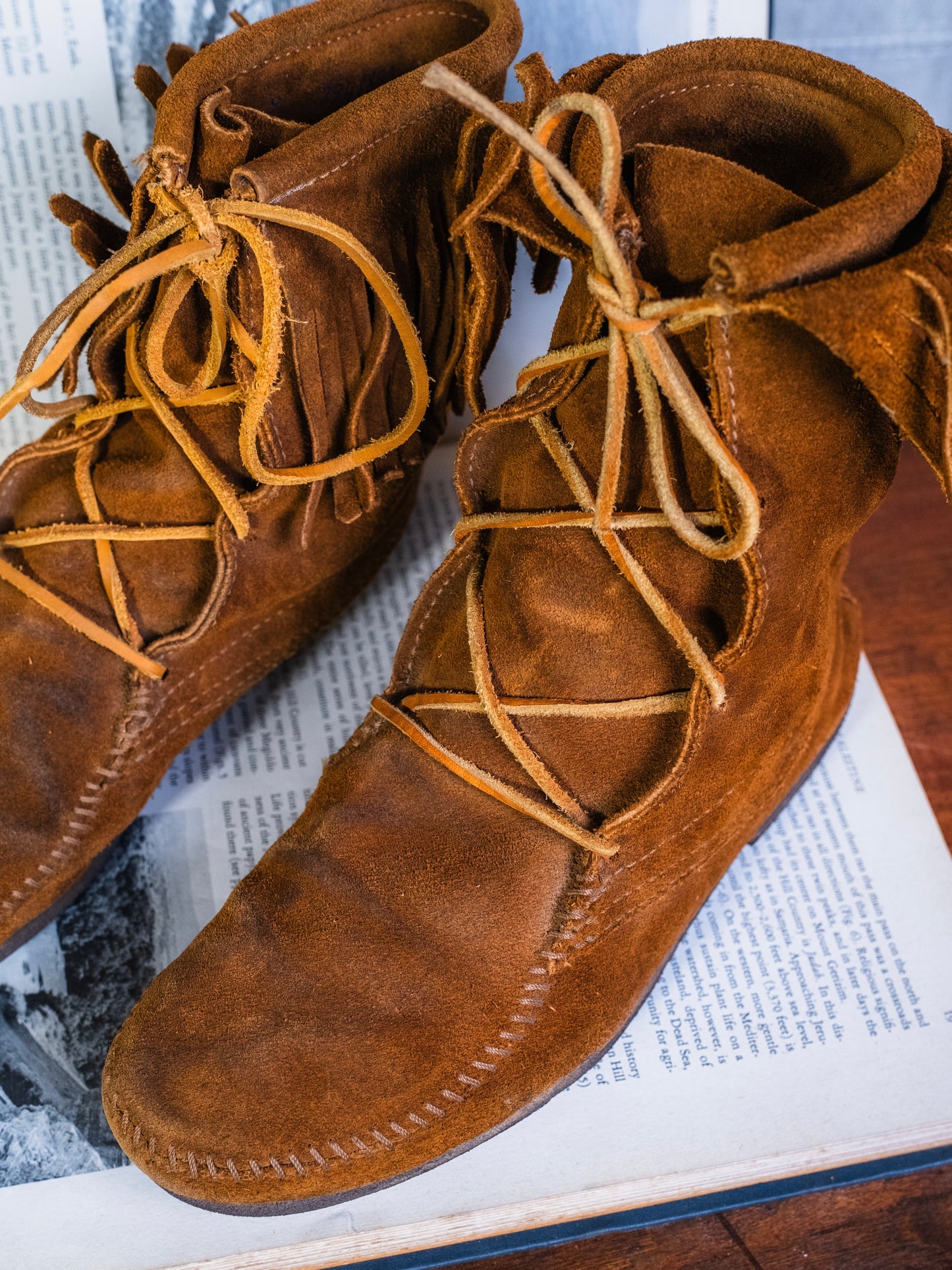 Vintage 1970s Minnetonka Moccasins Brown Suede Fringe Ankle Boots | Women’s 9
