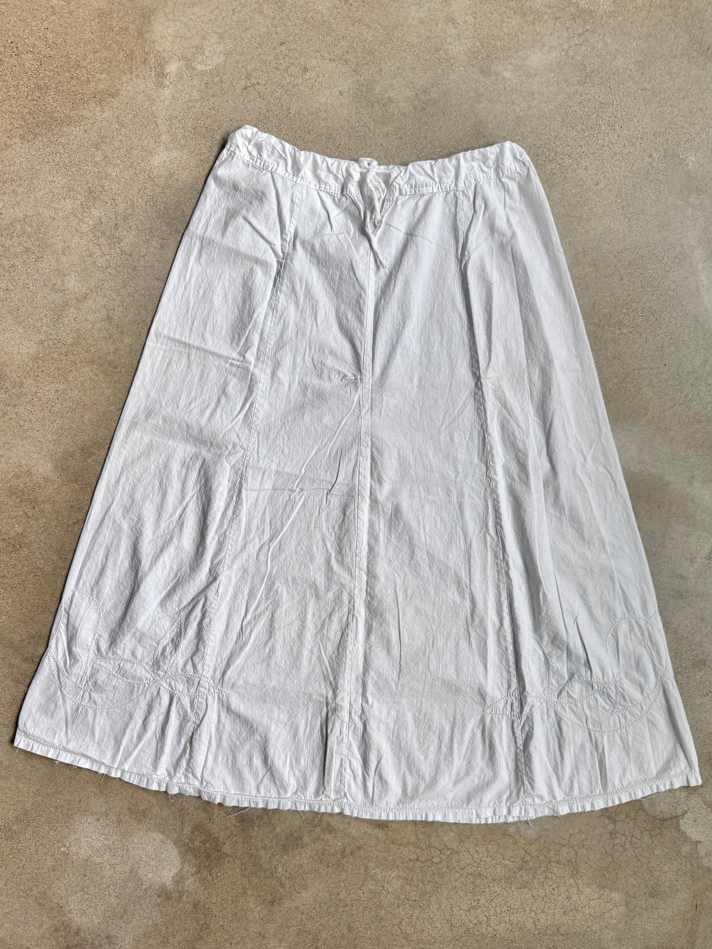 Vintage 1950s Rateria White Cotton Embroidered Eyelet Trim Maxi Skirt | Large