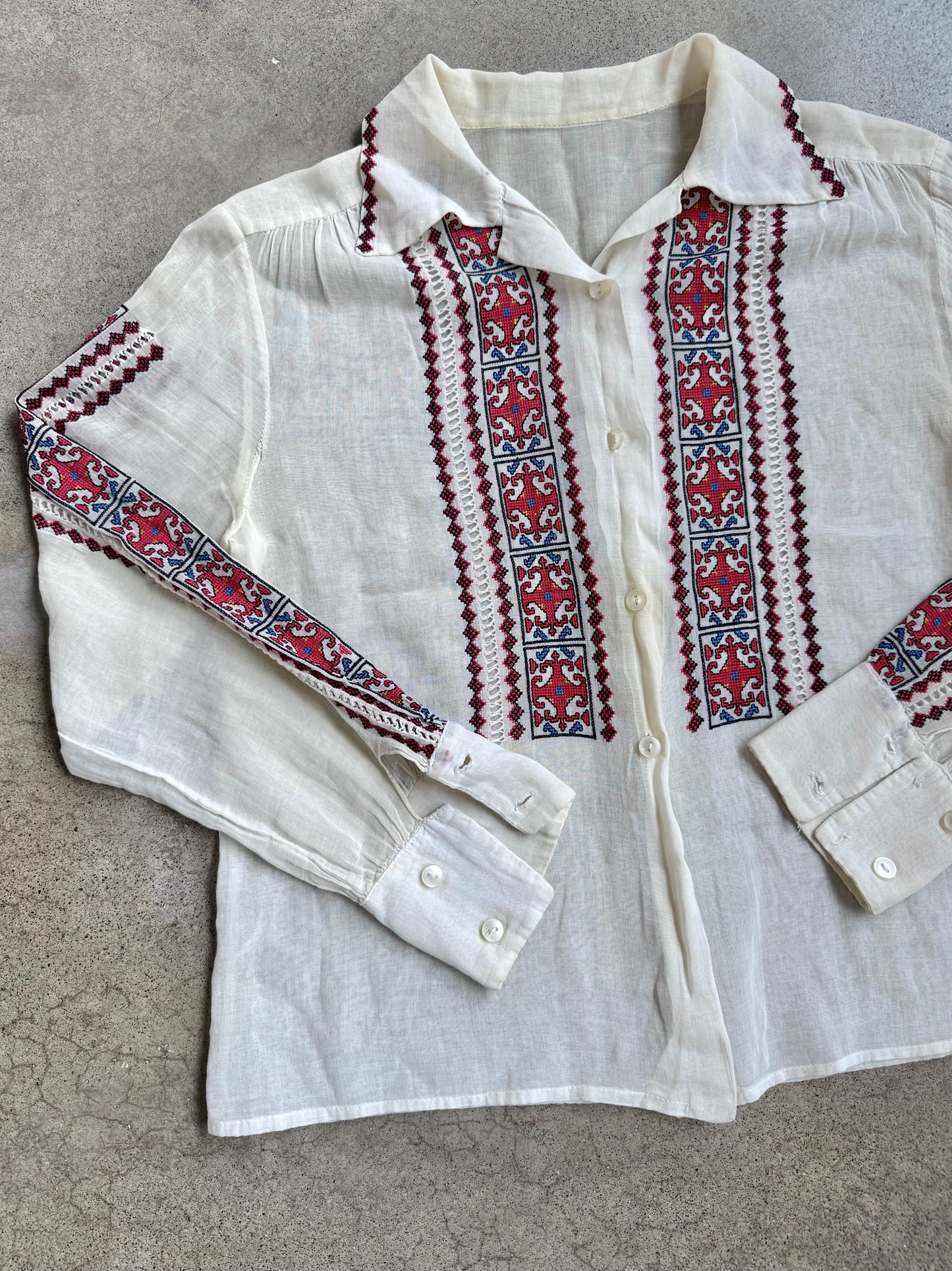 Vintage 1940s/50s White Romanian Folk Embroidered Peasant Blouse | Small