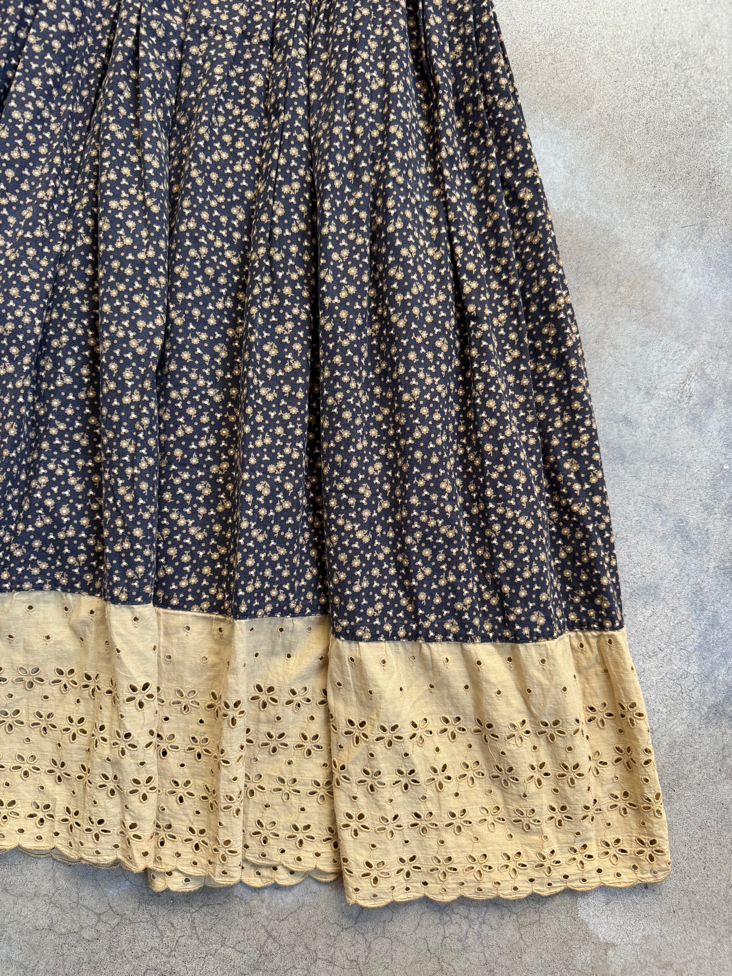 Vintage 1950s Bill Atkinson Glen of Michigan Floral Pattern Button-Up Pleated Dress | Small