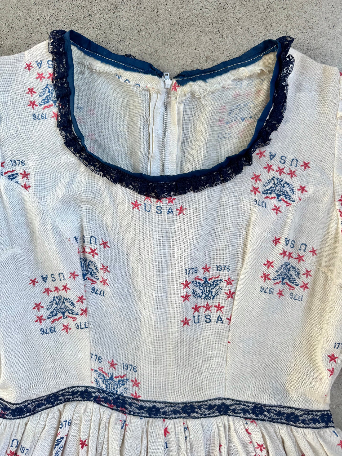 Vintage 1970s USA Bicentennial Pattern Short Sleeve Prairie Dress | Small
