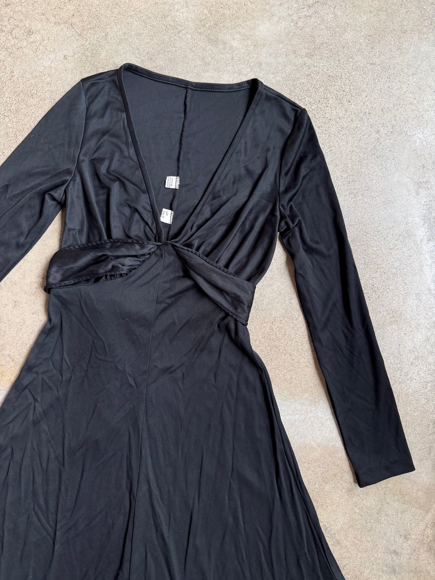 Vintage 1970s Black Long Sleeve V-Neck Tie-Back Dress | XS/S