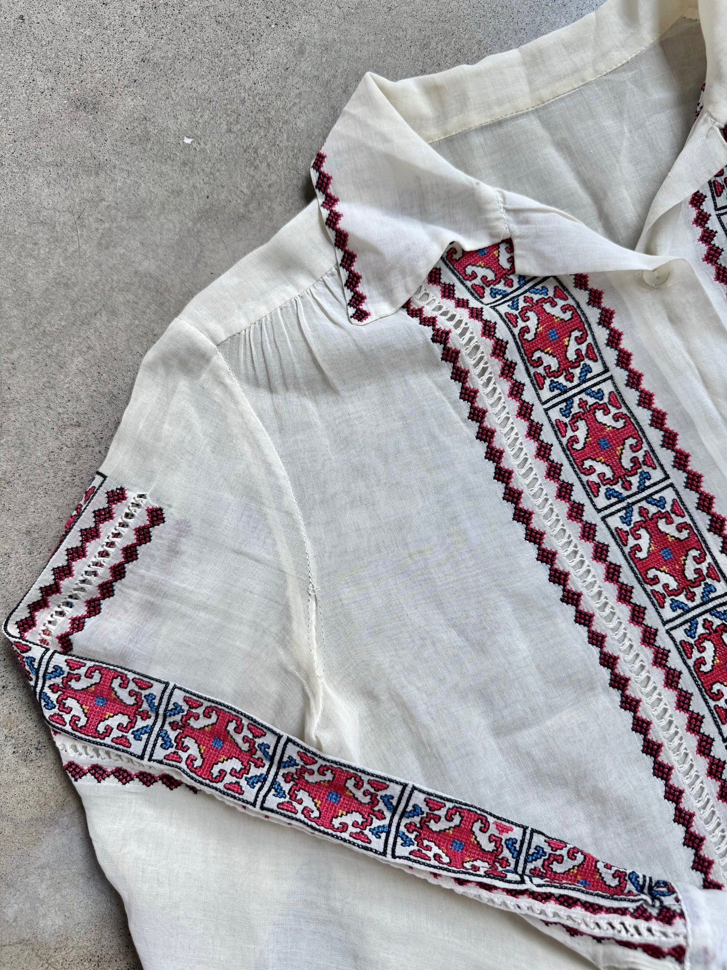 Vintage 1940s/50s White Romanian Folk Embroidered Peasant Blouse | Small