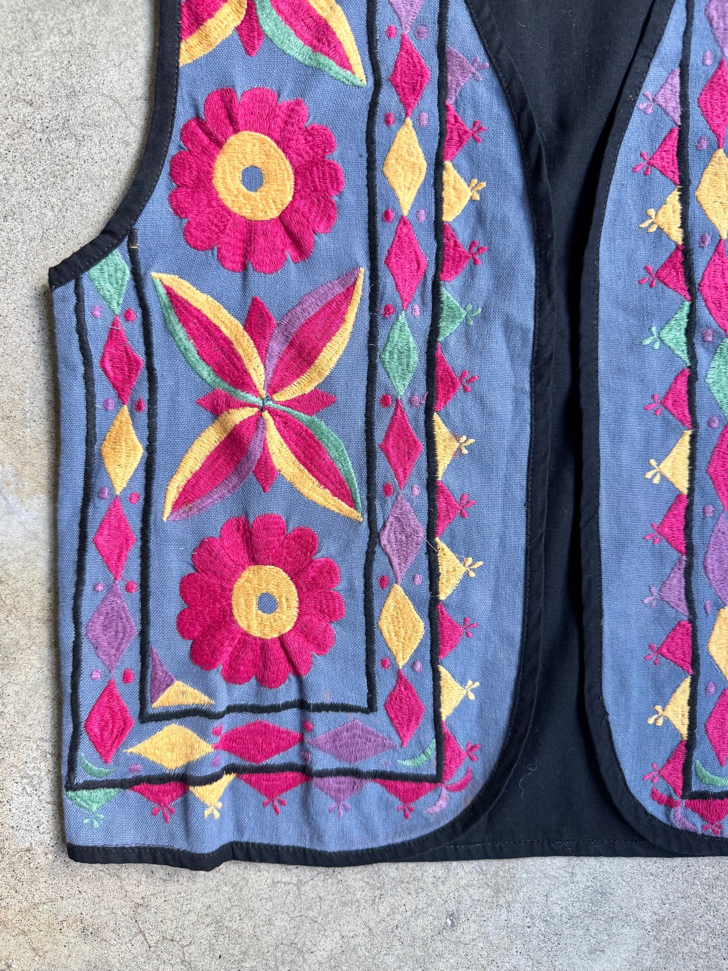 Vintage 1990s Liz Wear Floral Embroidered Tapestry Vest | Small