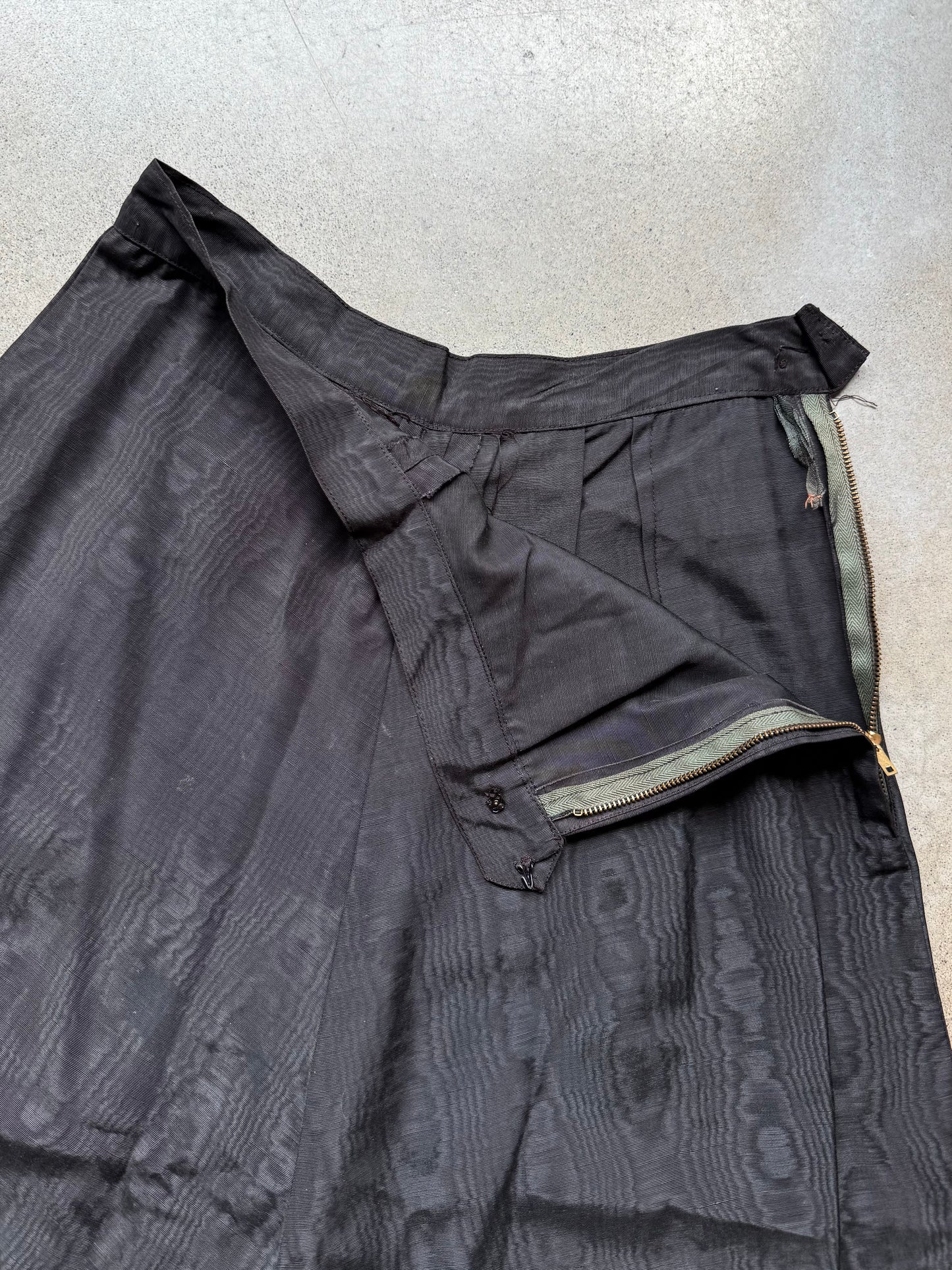 Vintage 1940s Sis Junior Black Moiré Taffeta Scalloped Two-Piece Skirt Set | XS