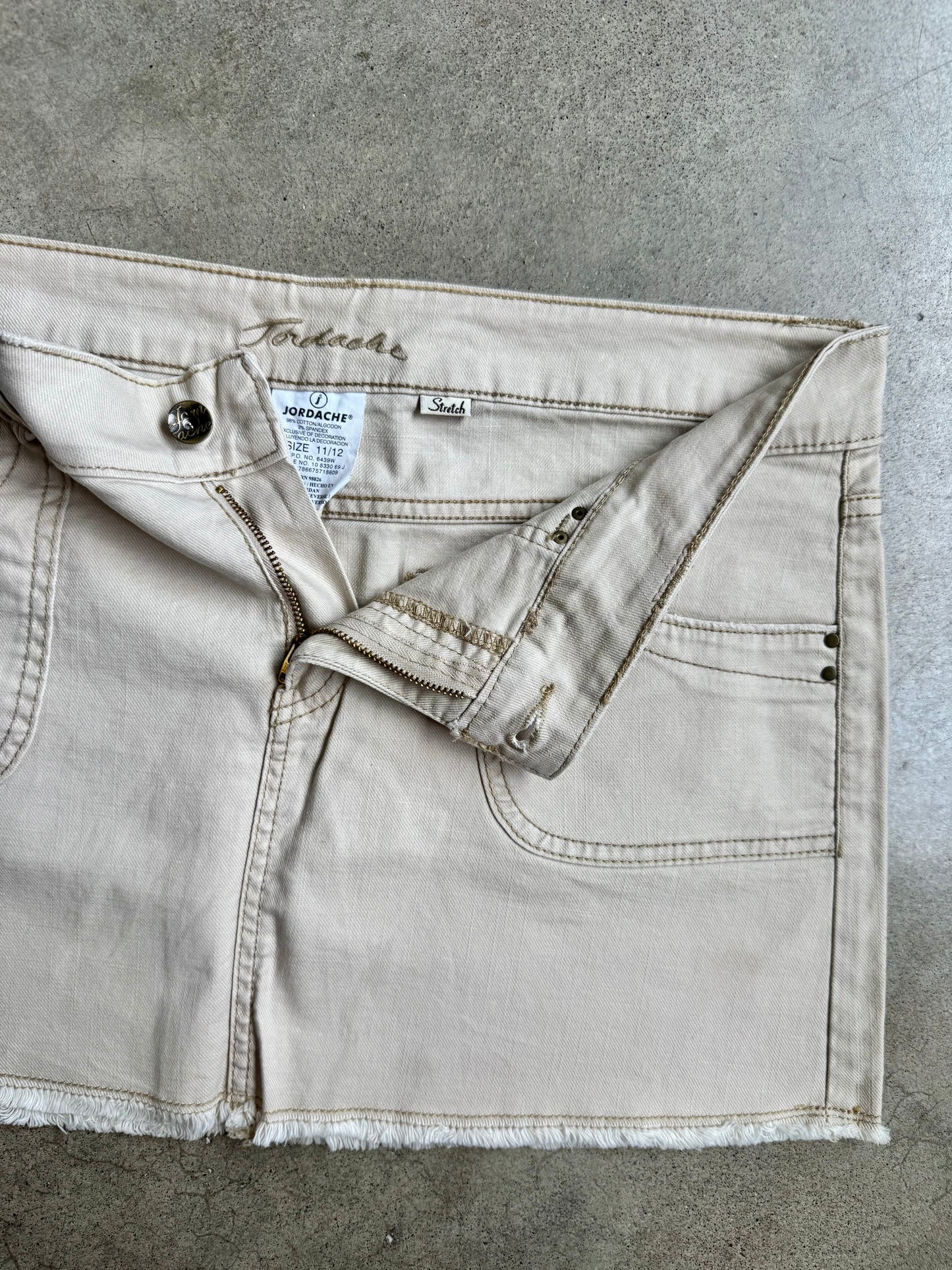 2000s Jordache Cream Low-Rise Mini Skirt | Medium