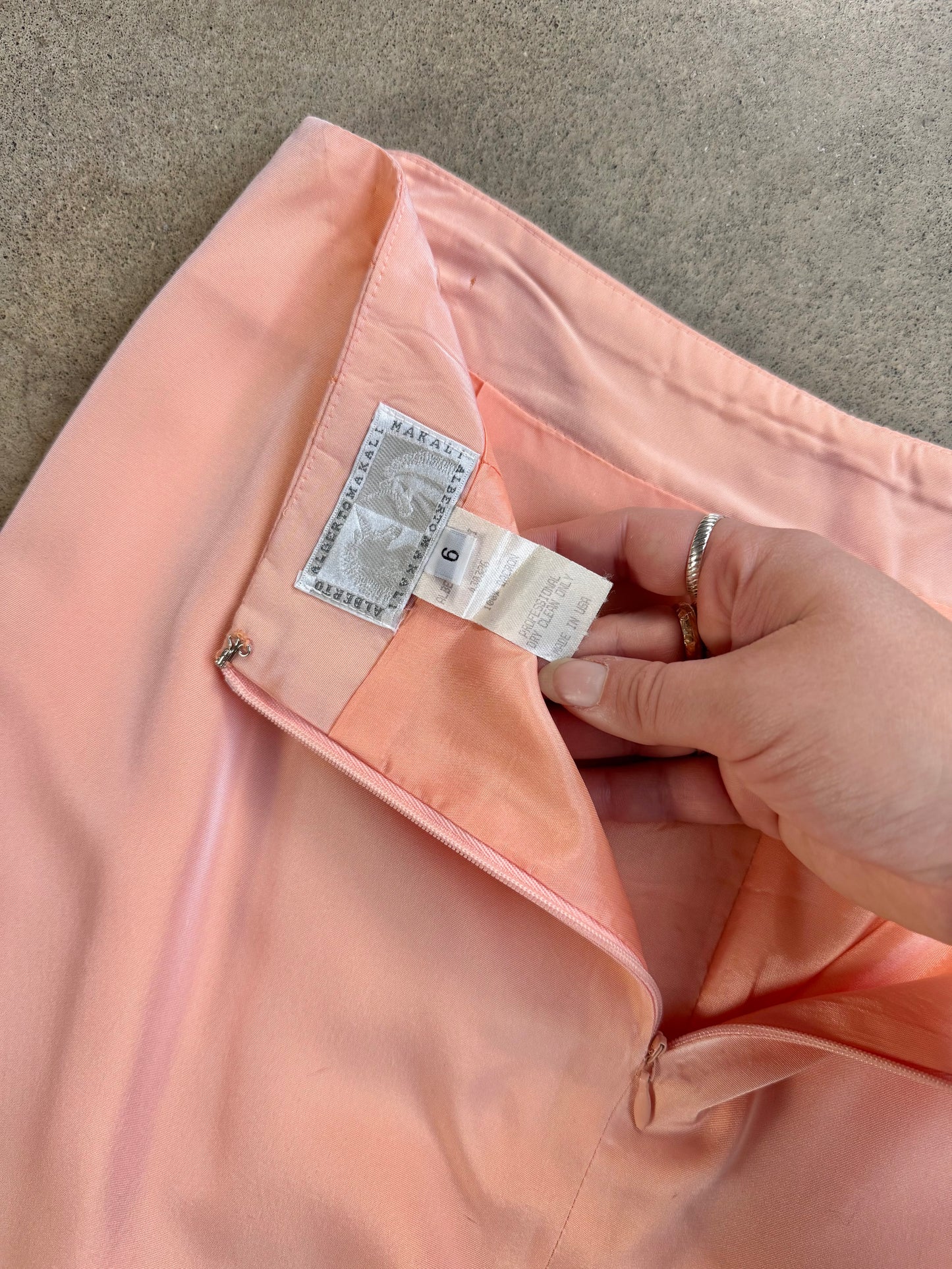 Vintage 1980s Alberto Makali Peach Ruched Pencil Skirt | Waist 28”