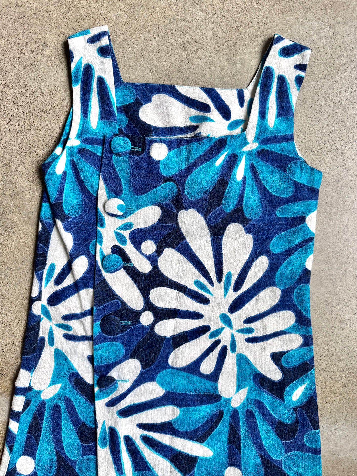 Vintage 1960s Malihini Hawaiian Blue & White Barkcloth Dress | Small