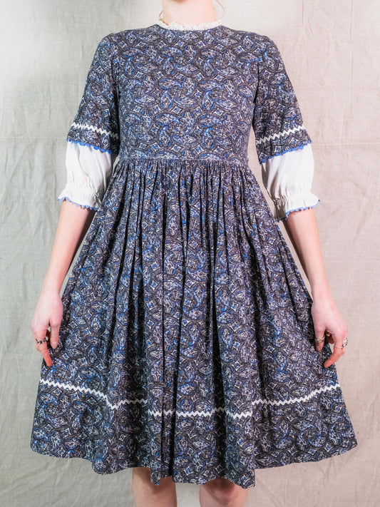 Vintage 1960s Handmade Blue & Grey Paisley Pattern Prairie Dress | XS/S