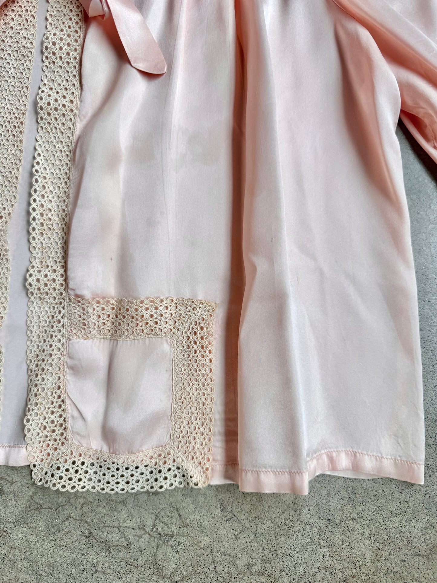Vintage 1930s Rollins Pale Pink Satin Lace Trim Bed Jacket | Medium