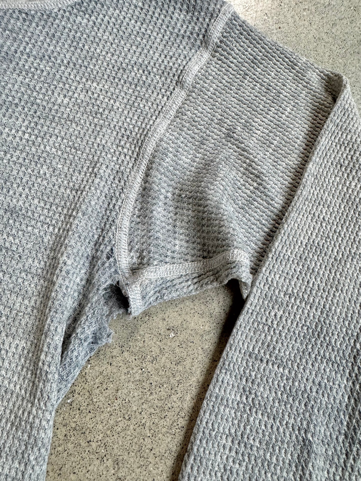 Vintage 1970s Distressed Grey Waffle Knit Thermal | S/M