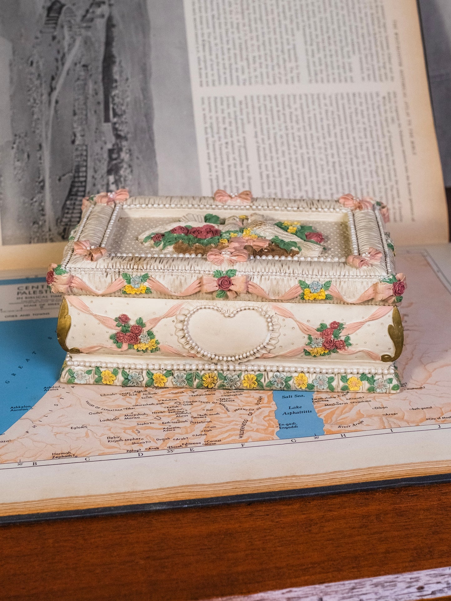 Vintage 1980s Floral 3D "Two Doves" Jewelry Box