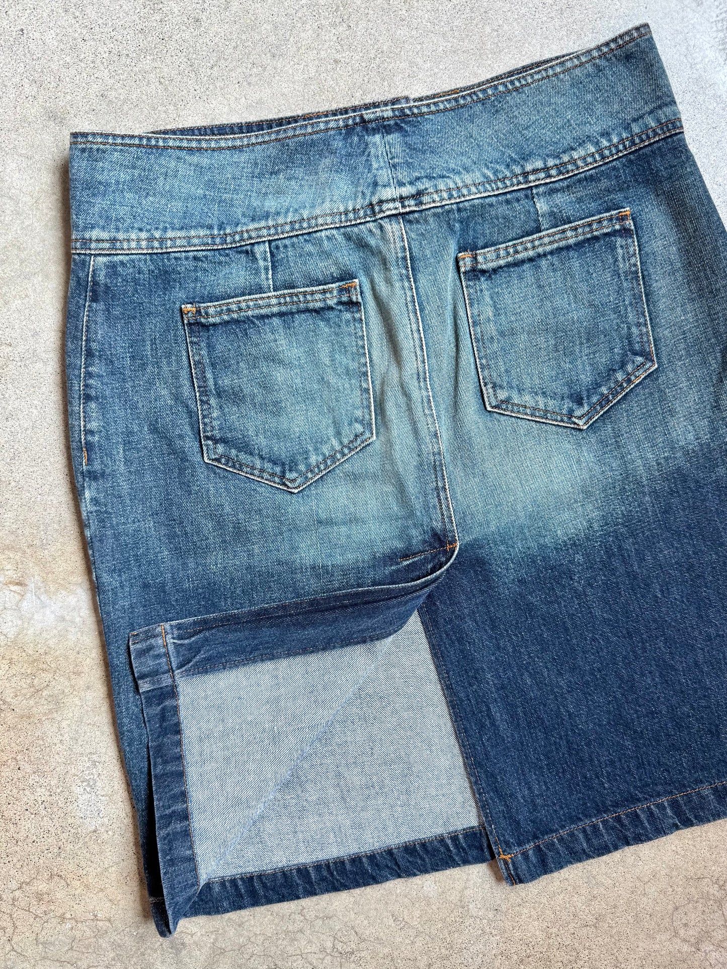 2000s DKNY Faded Dark Wash Low-Rise Denim Skirt | Medium
