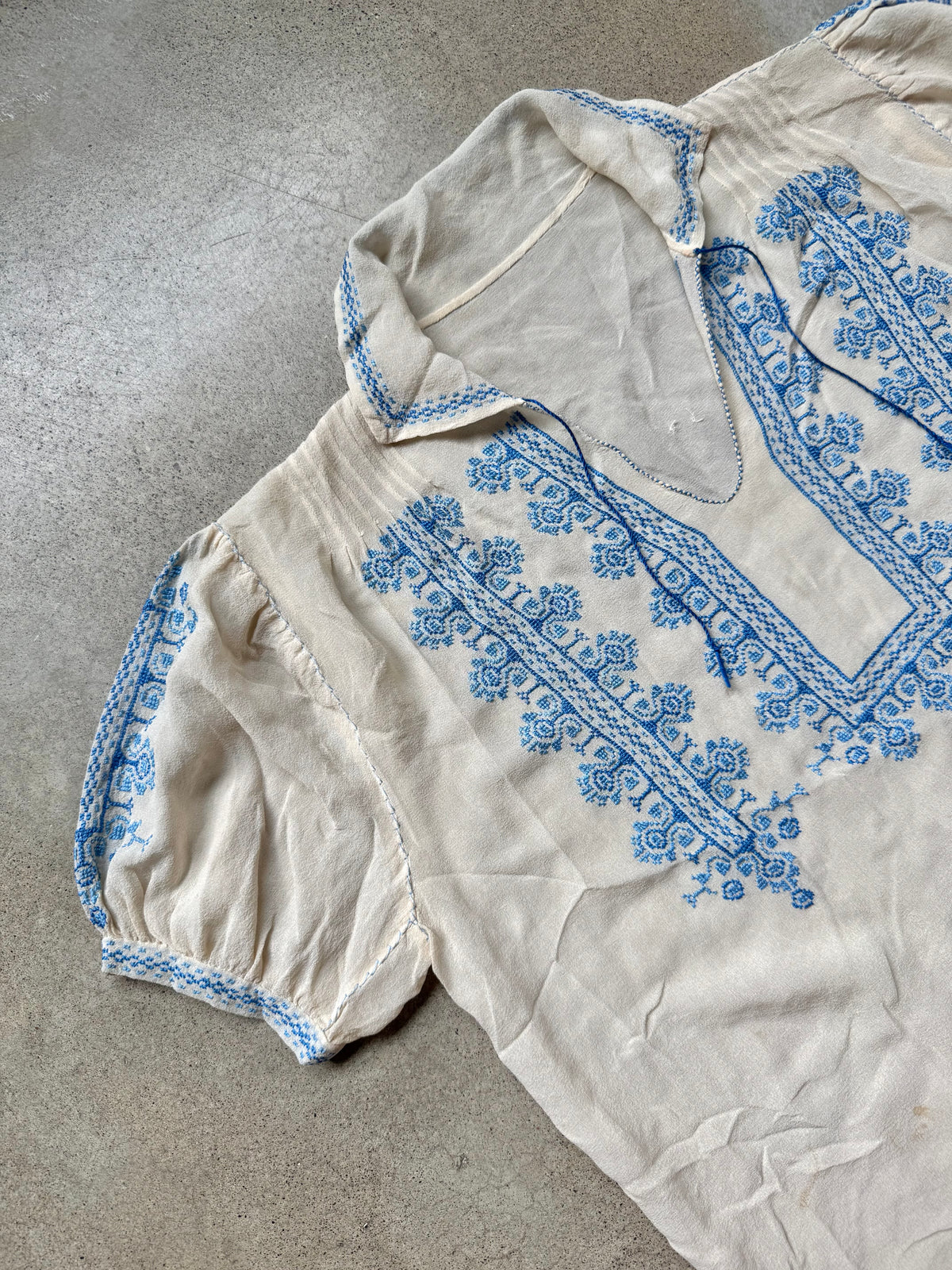 Vintage Hungarian Folk Embroidered Short Sleeve Peasant Blouse | Medium