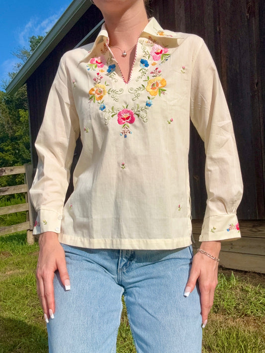 Vintage 1960s Daffodil Hand-Embroidered Floral Collared Shirt | Medium