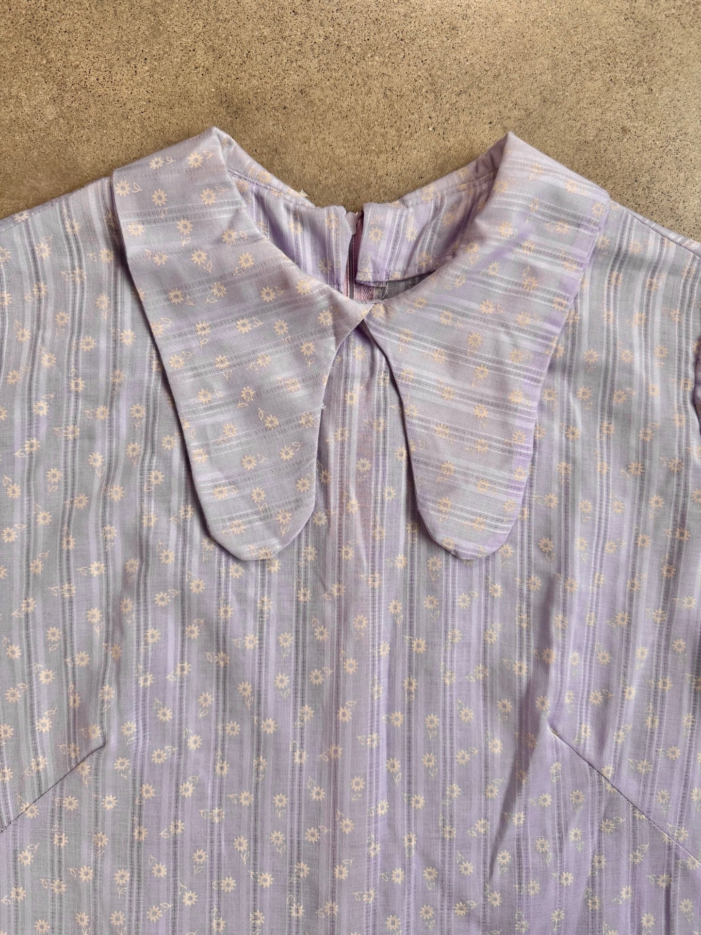 Vintage 1960s Purple Floral Collared Puff Sleeve Dress | Medium