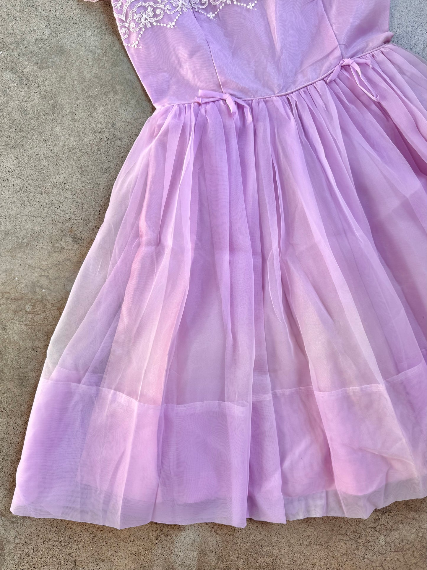 Vintage 1950s Lilac Floral Embroidered Pleated Party Dress | Small