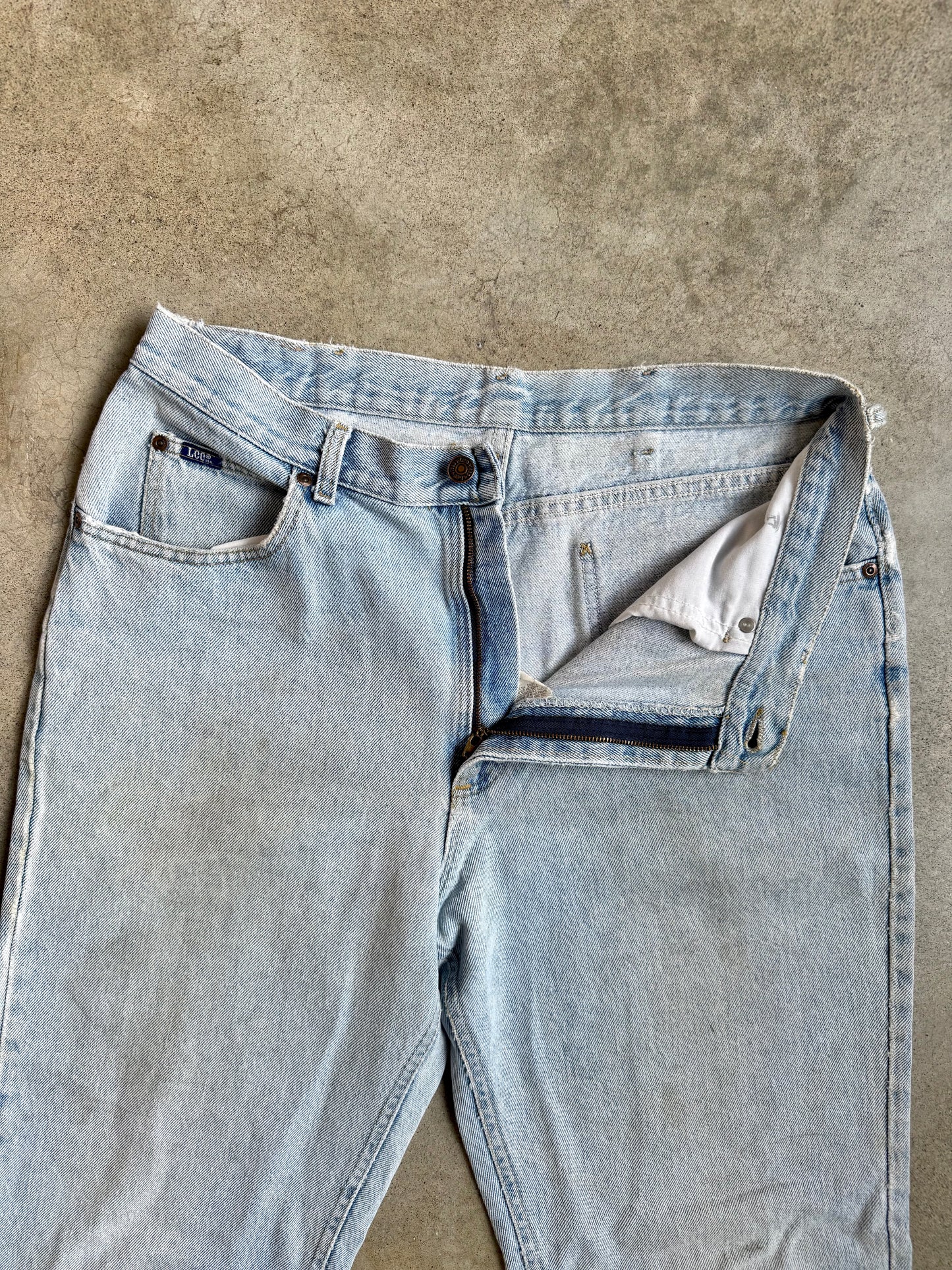 Vintage 1980s Lee Distressed Light Wash Straight-Leg Jeans | 36x34