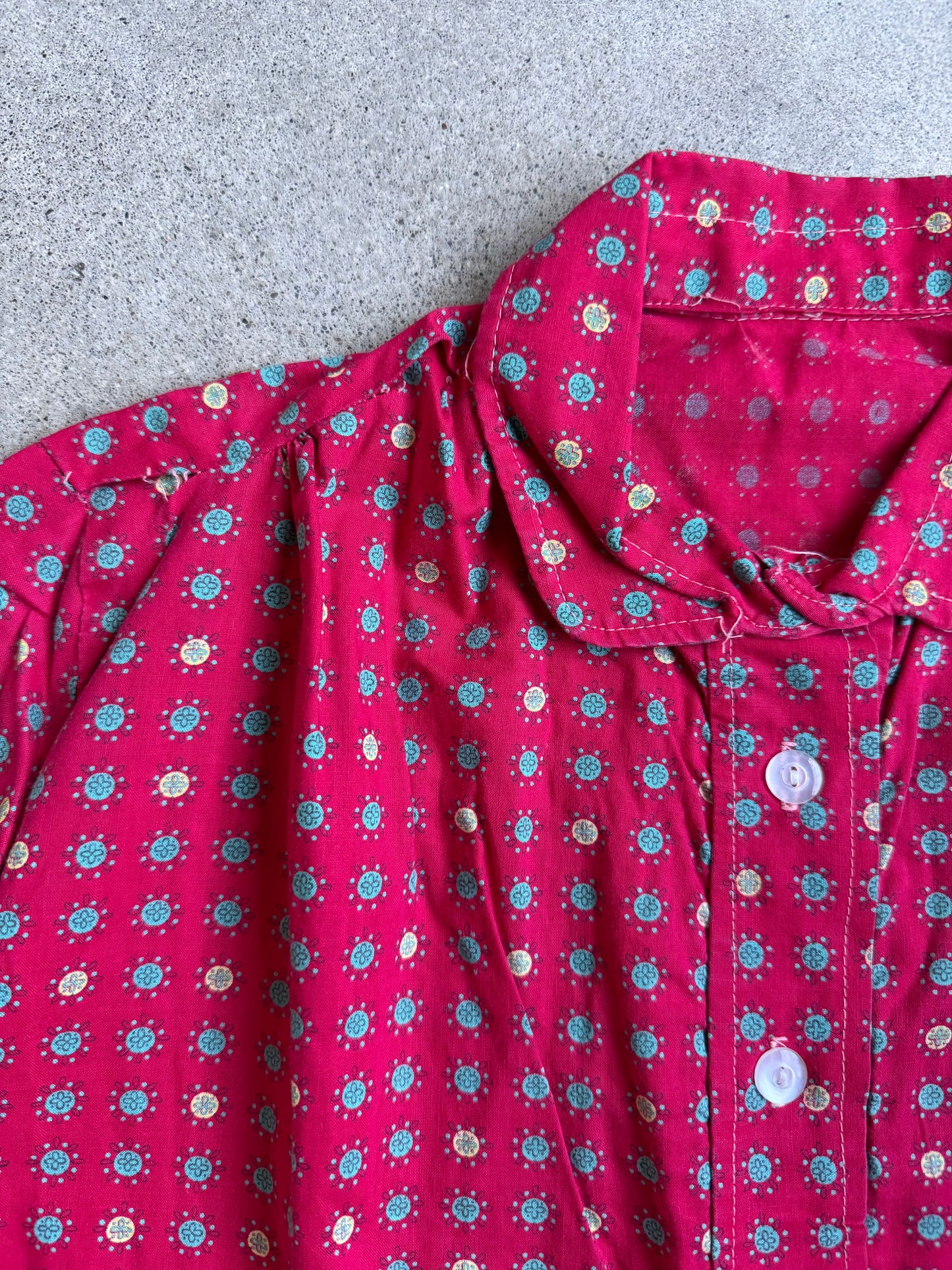 Vintage 1950s Red Floral Print Cotton Collared Shirt | Medium