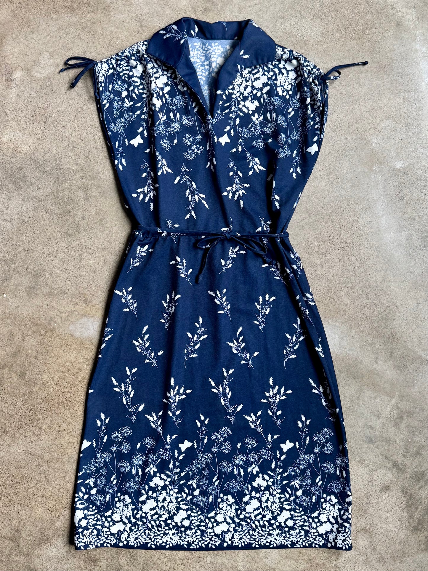 Vintage 1970s Navy Floral Collared Tie-Waist Sleeveless Dress | Medium