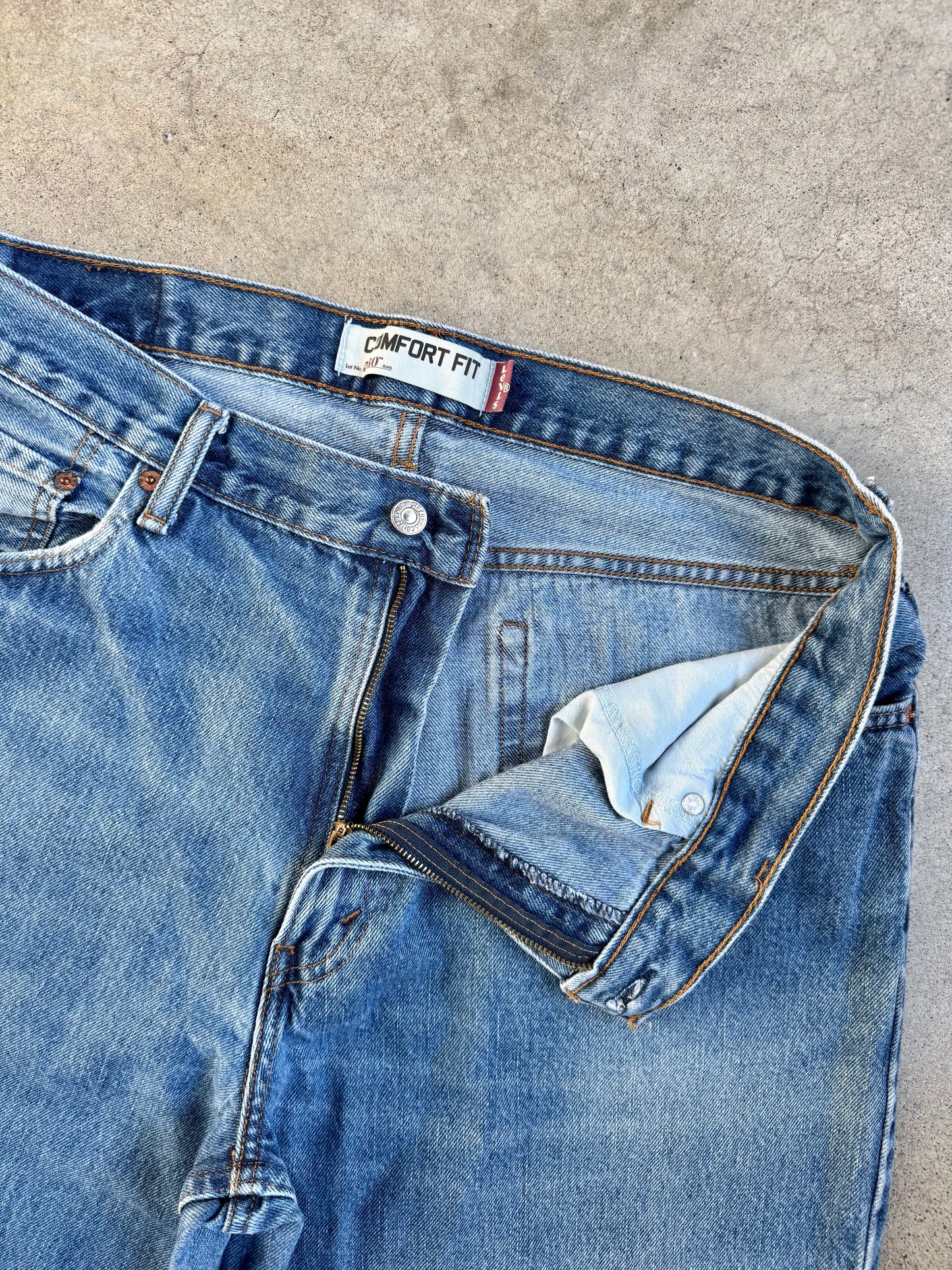 Levi's 560 Comfort Fit Medium Wash Jeans | 36x34