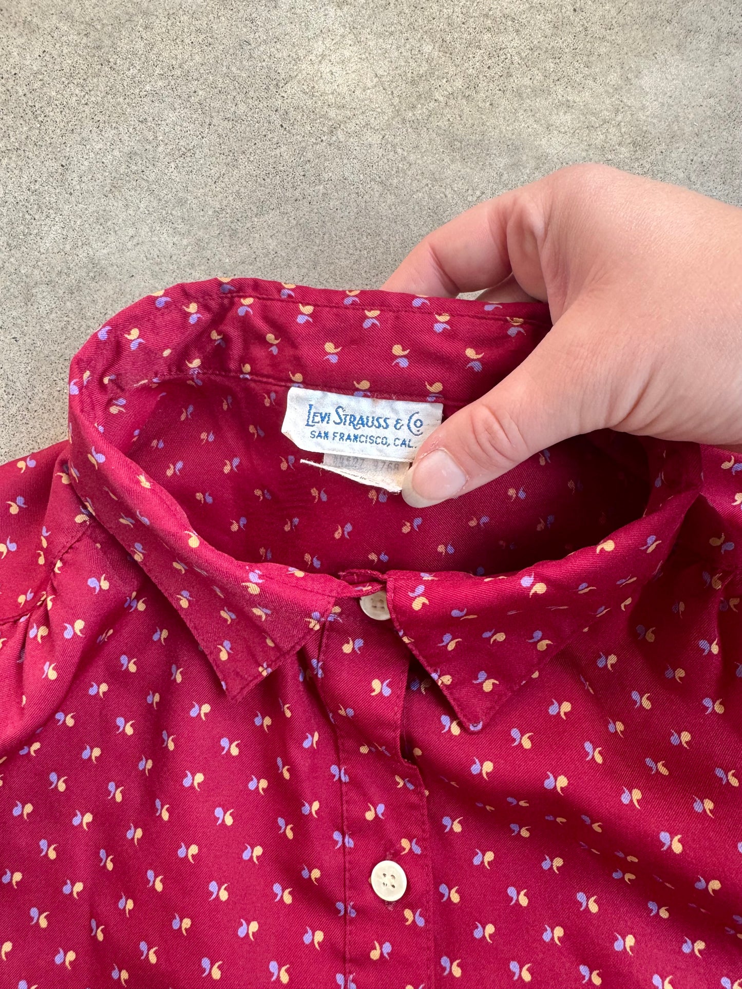 Vintage 1980s Levi's Burgundy Printed Button-Up Blouse | M/L