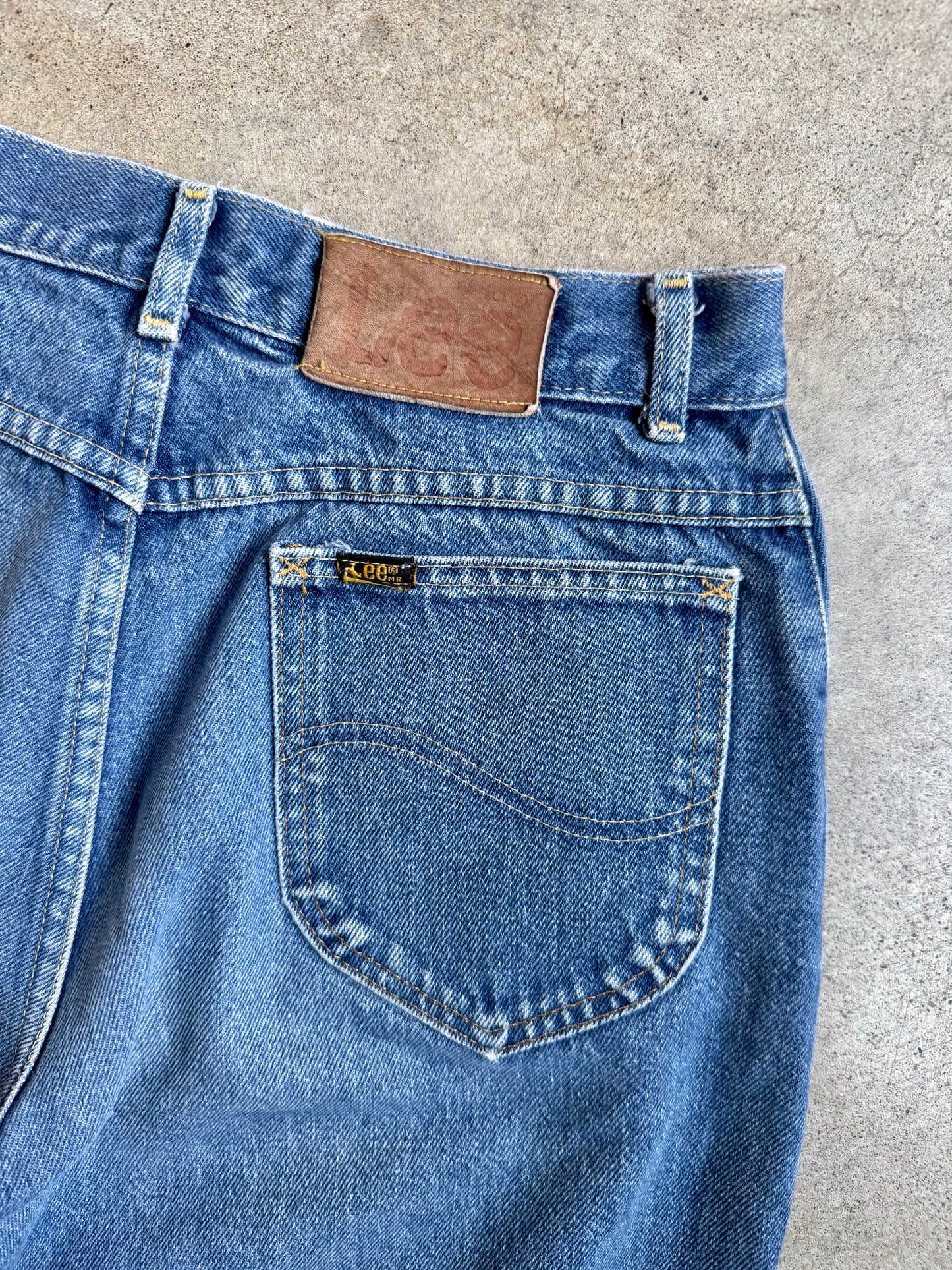 Vintage 1980s Lee Medium Wash High-Waisted Straight-Leg Jeans | Waist 29”