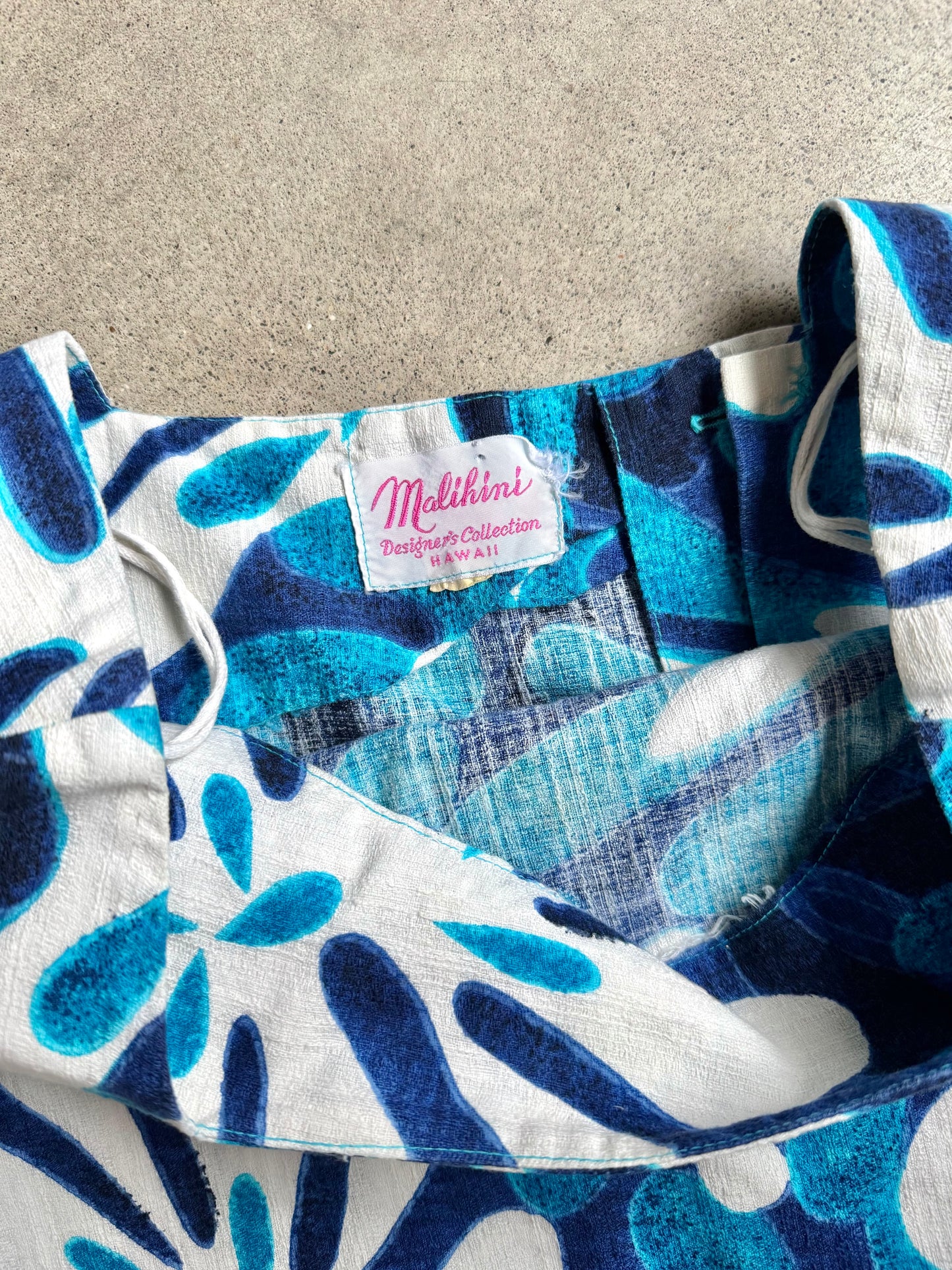 Vintage 1960s Malihini Hawaiian Blue & White Barkcloth Dress | Small