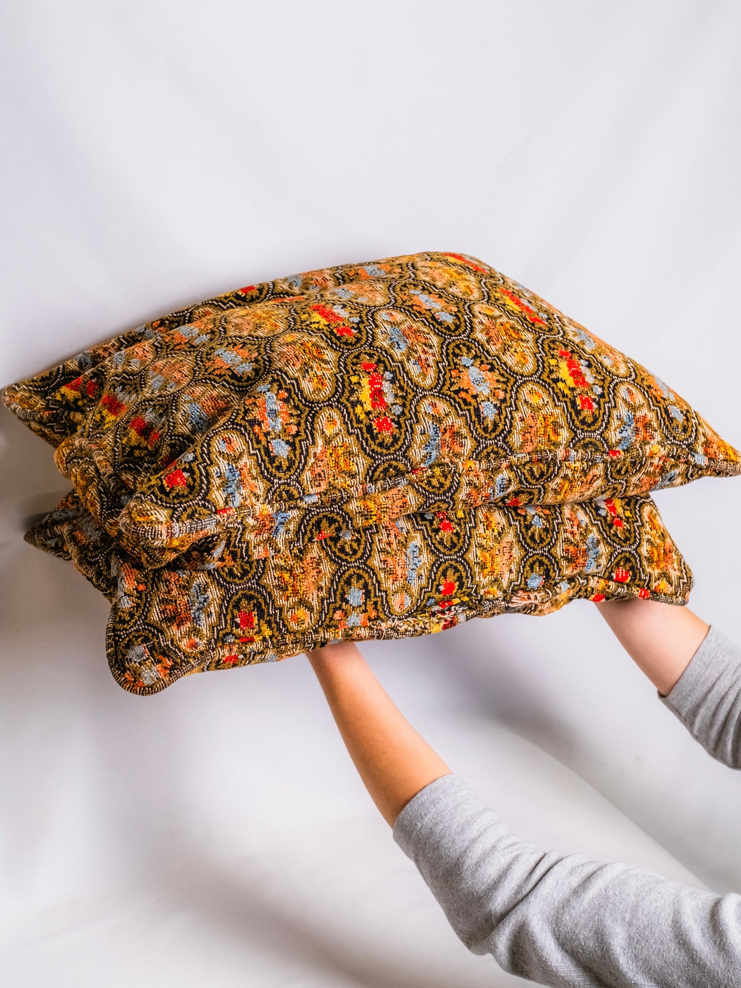 Vintage Floral Pattern Carpet Throw Pillows | Set of 2