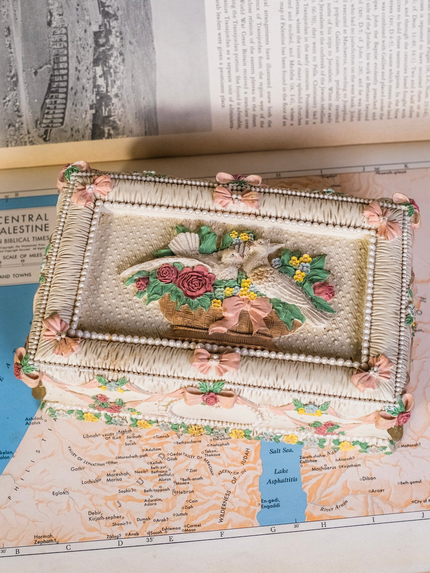 Vintage 1980s Floral 3D "Two Doves" Jewelry Box