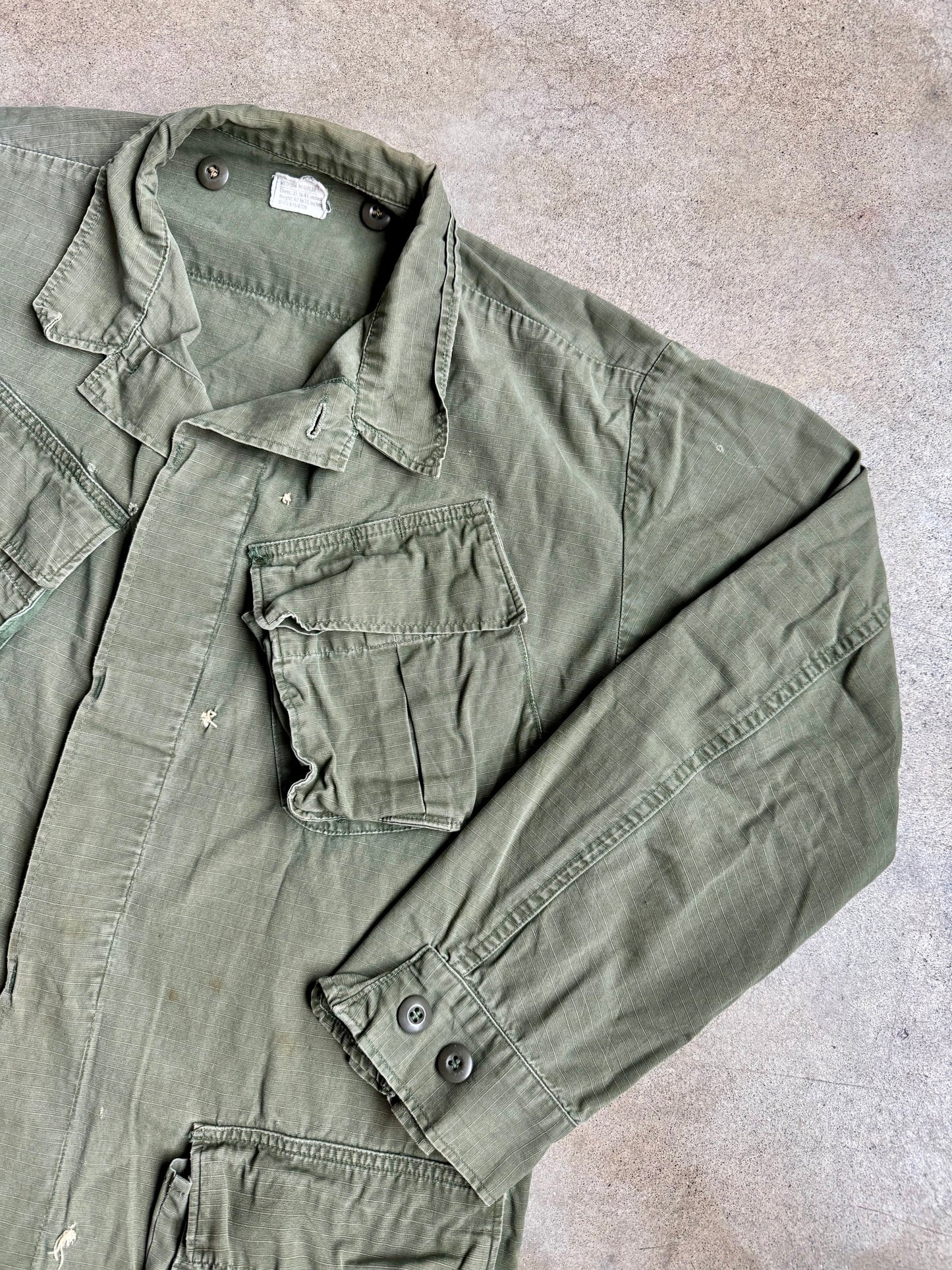 Vintage 1960s Military Issue Ripstop Cotton Jungle Fatigue Jacket | Medium