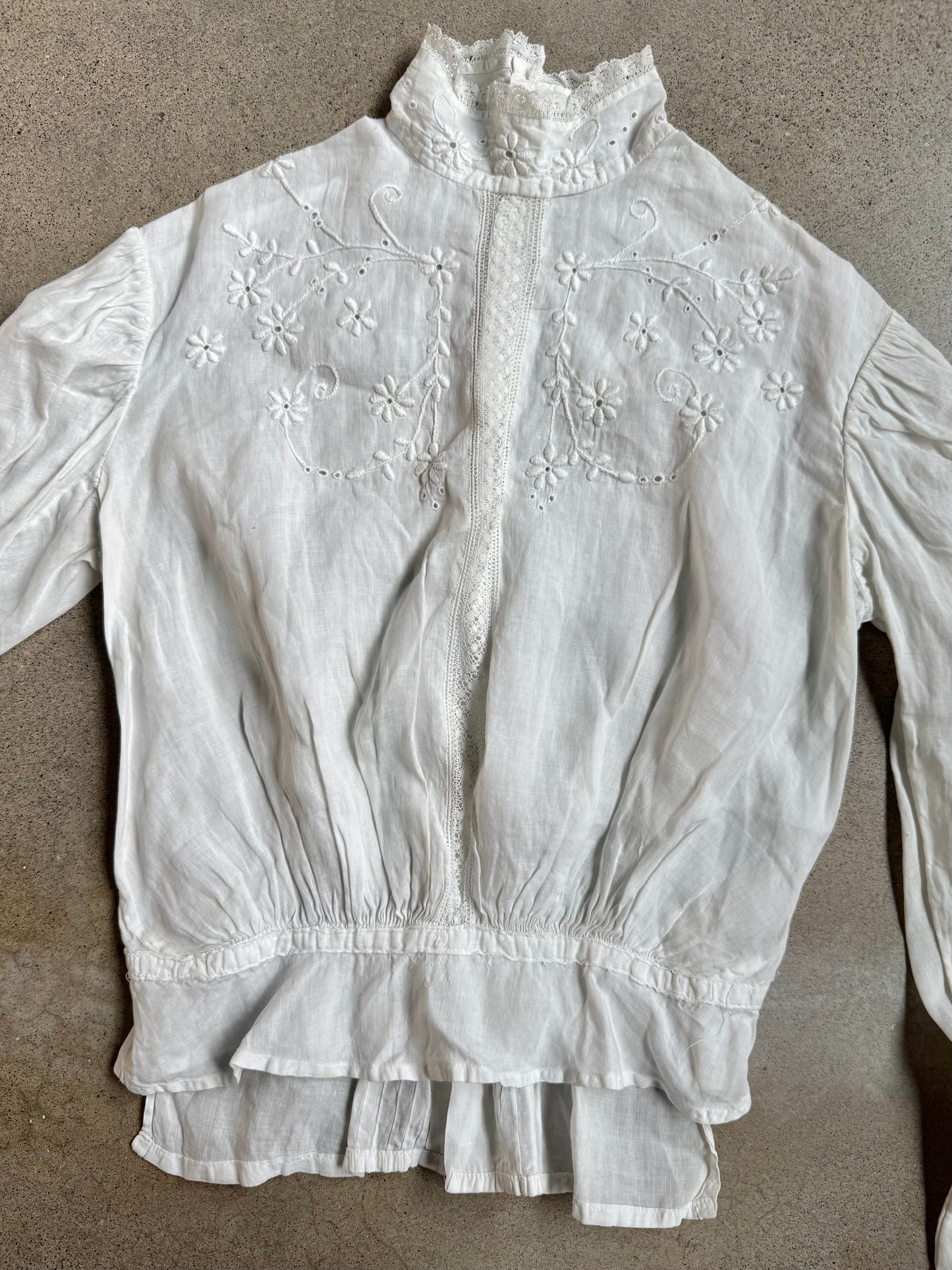 Antique Edwardian White Floral Embroidered High-Neck Blouse | XS