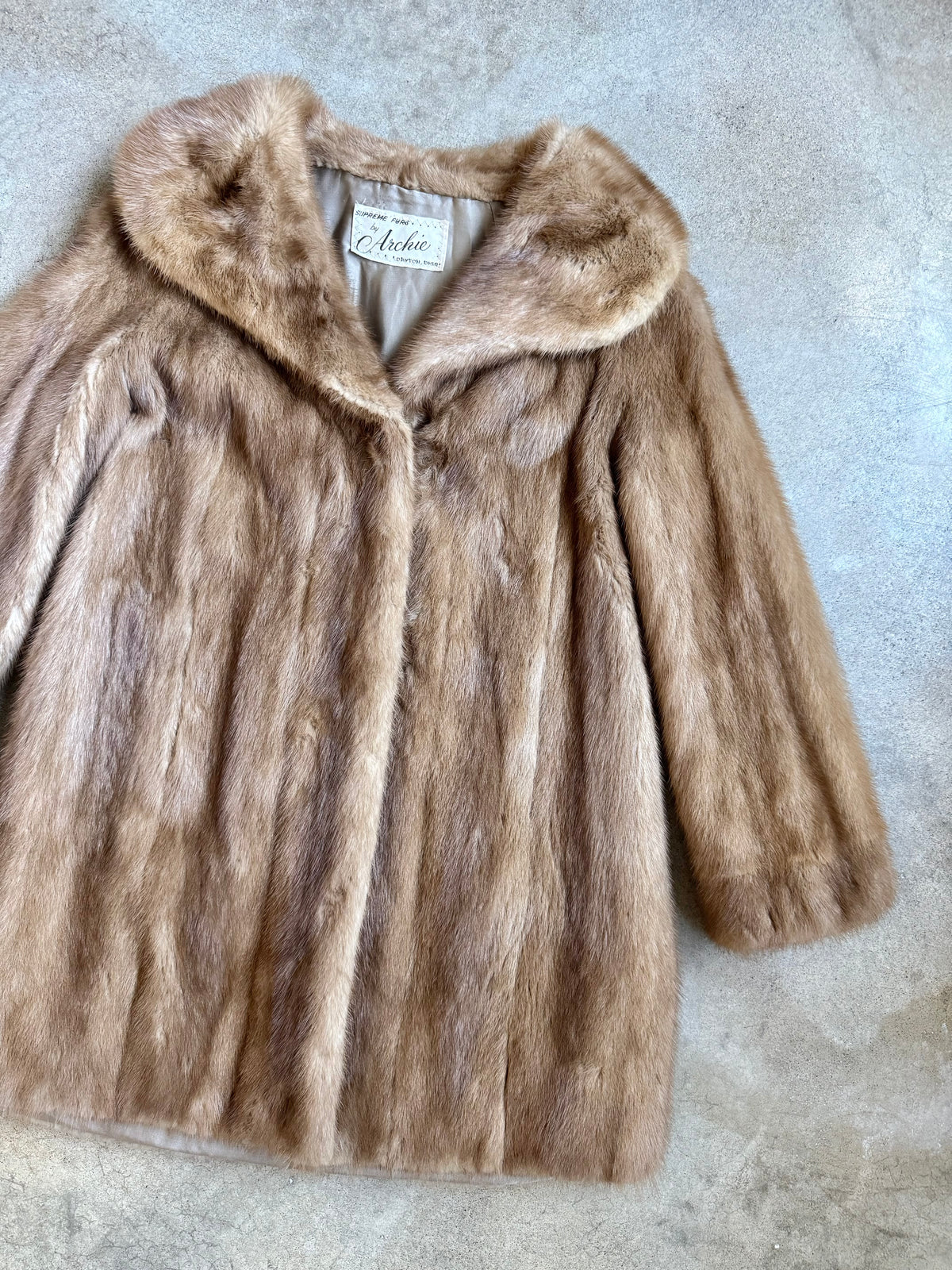 Vintage 1950s Supreme Furs by Archie Brown Blonde Mink Fur Coat | Medium