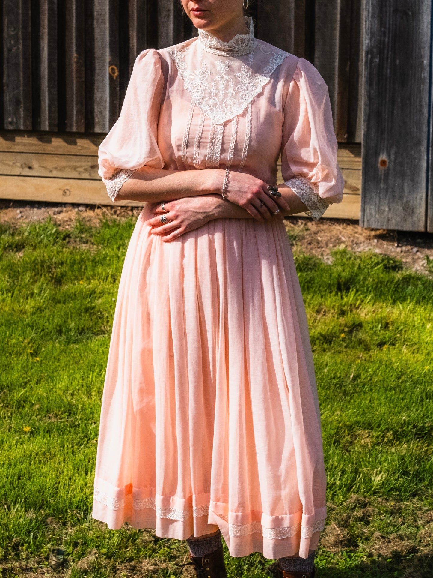 Vintage 1960s Pale Pink Victorian-Style Lace Trim High-Neck Pleated Dress | XS/S
