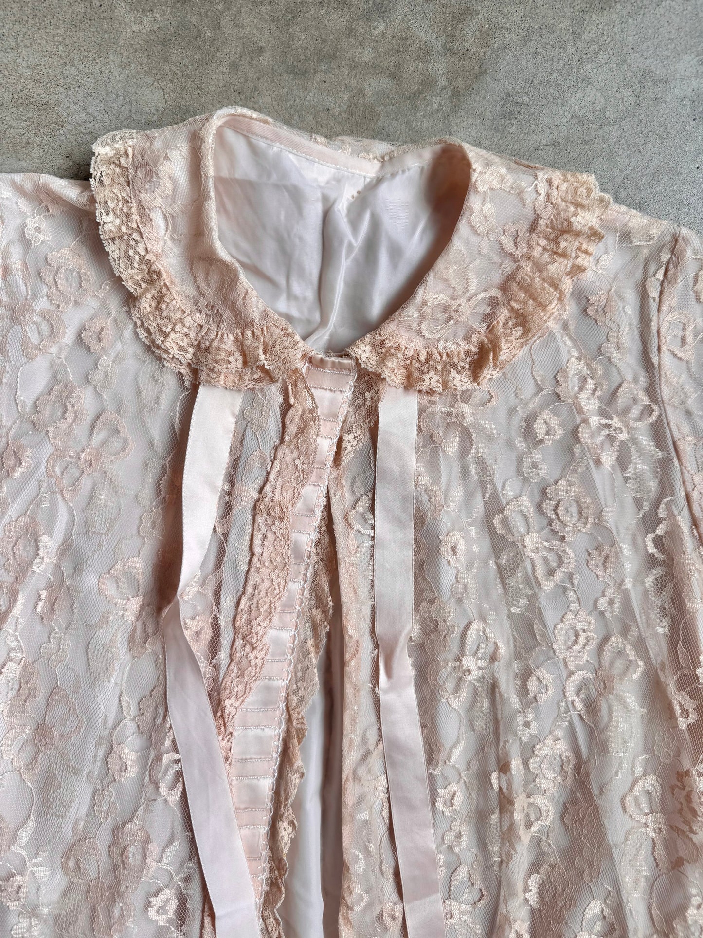Vintage 1940s Pale Pink Lace Full-Length House Coat Duster | M/L