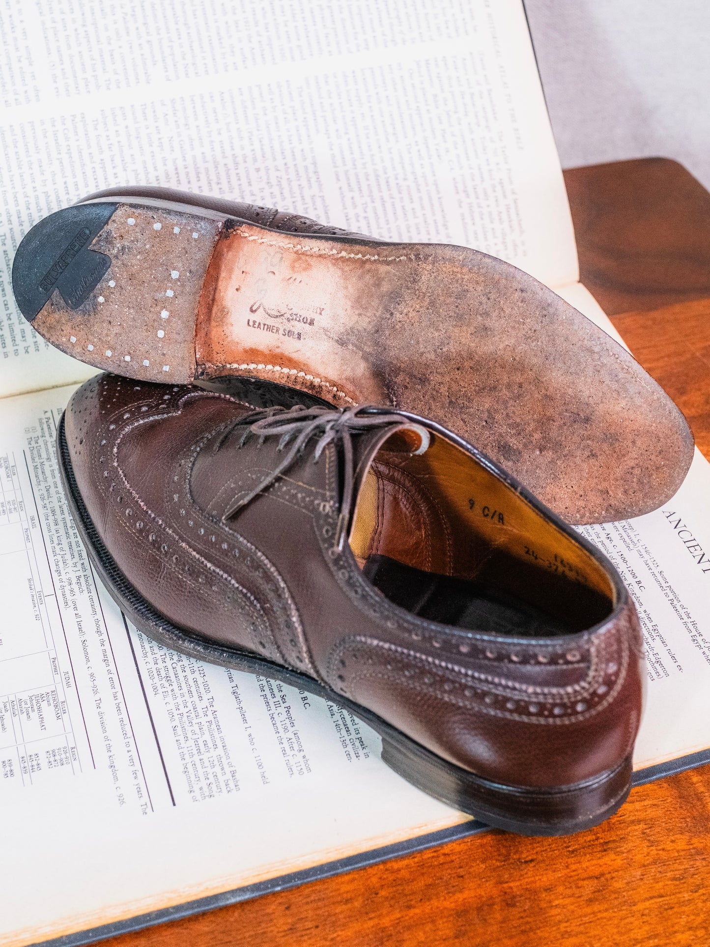 Vintage 1960s Johnston & Murphy Brown Leather Wingtip Oxford Shoes | Men’s 9