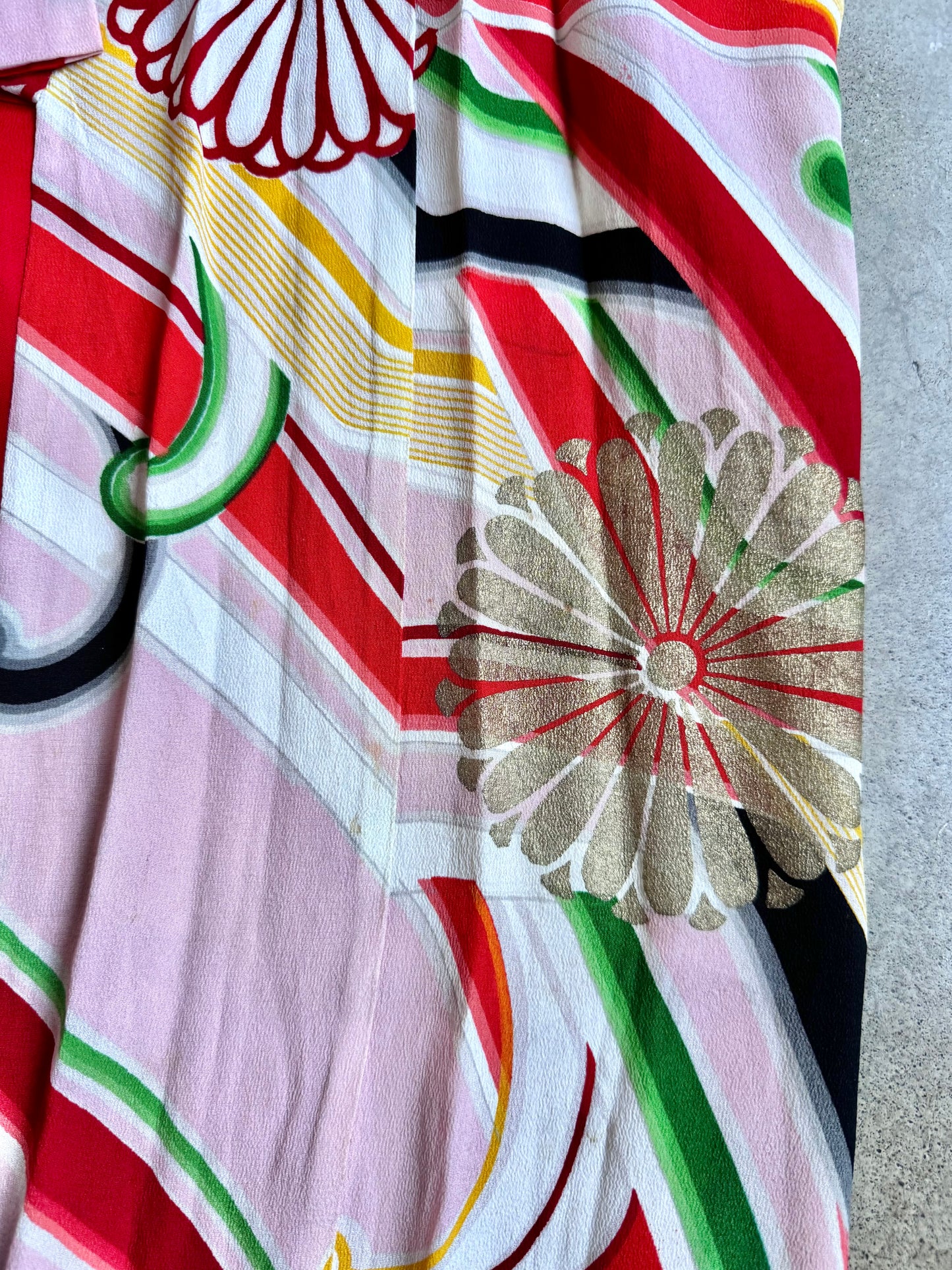 Vintage 1960s Japanese Chirimen Silk Abstract Kiku Pattern Kimono | S/M